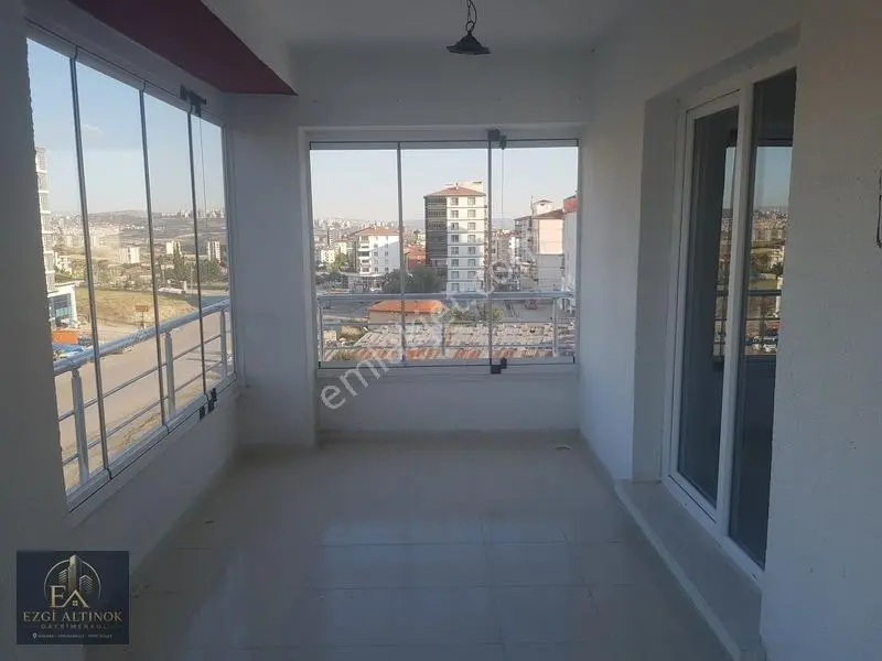 Yakacık Da Bulvar Üzeri Ara Kat Ön Cephe Ferah Manzaralı Daire — fotoğraf 3