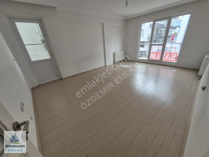 Özdemir Emlak'tan Yenibayındır'da Ara Katta Yapılı Asansörlü 3+1 — fotoğraf 8