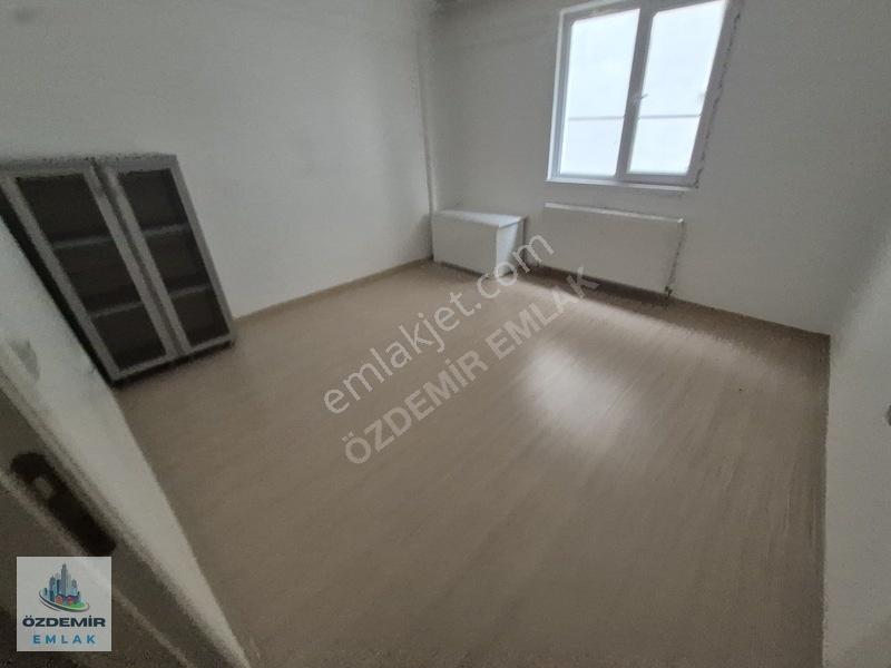 Özdemir Emlak'tan Yenibayındır'da Ara Katta Yapılı Asansörlü 3+1 — fotoğraf 24