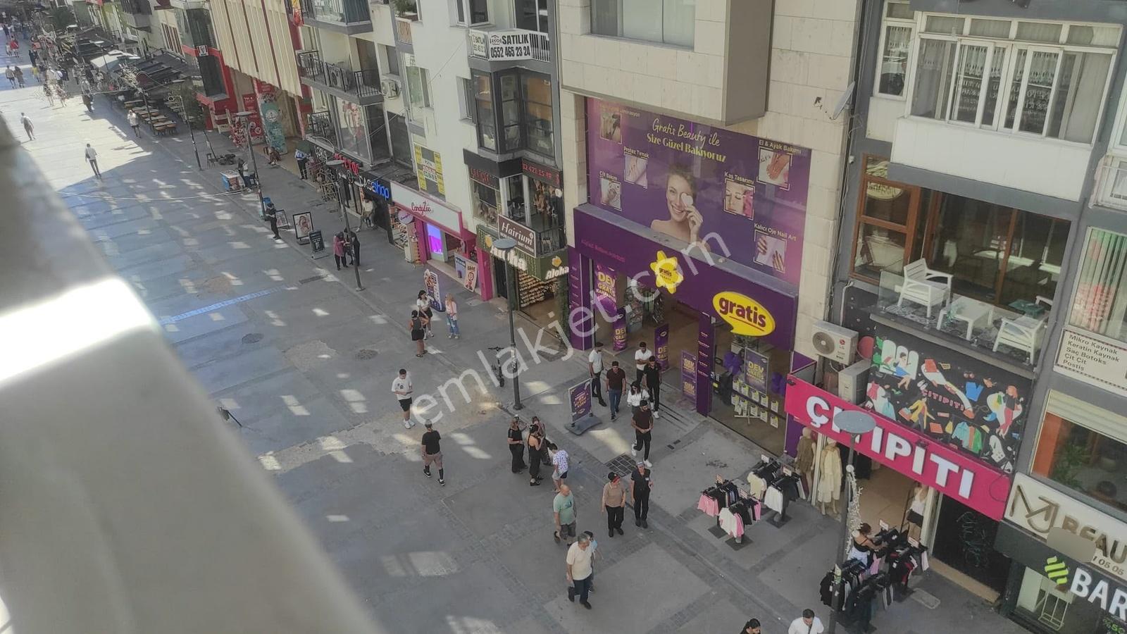 Alsancak Kıbrıs Şehitleri Caddesinde Ferah 3+1 Satılık — fotoğraf 22