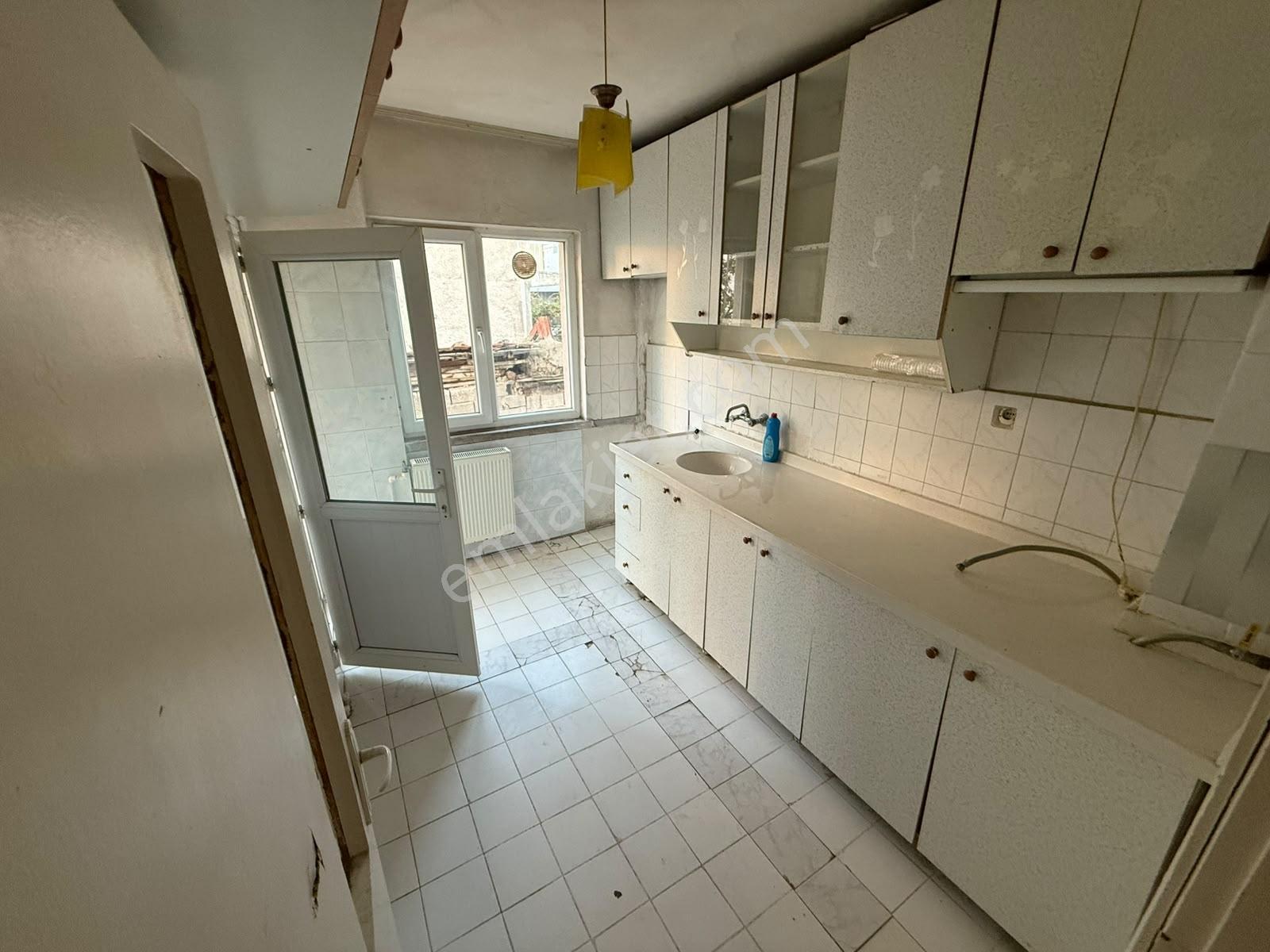 Akşemsettin Mah Salon Bağımsız Kat Konumunda Y. Giriş 3+1 Daire