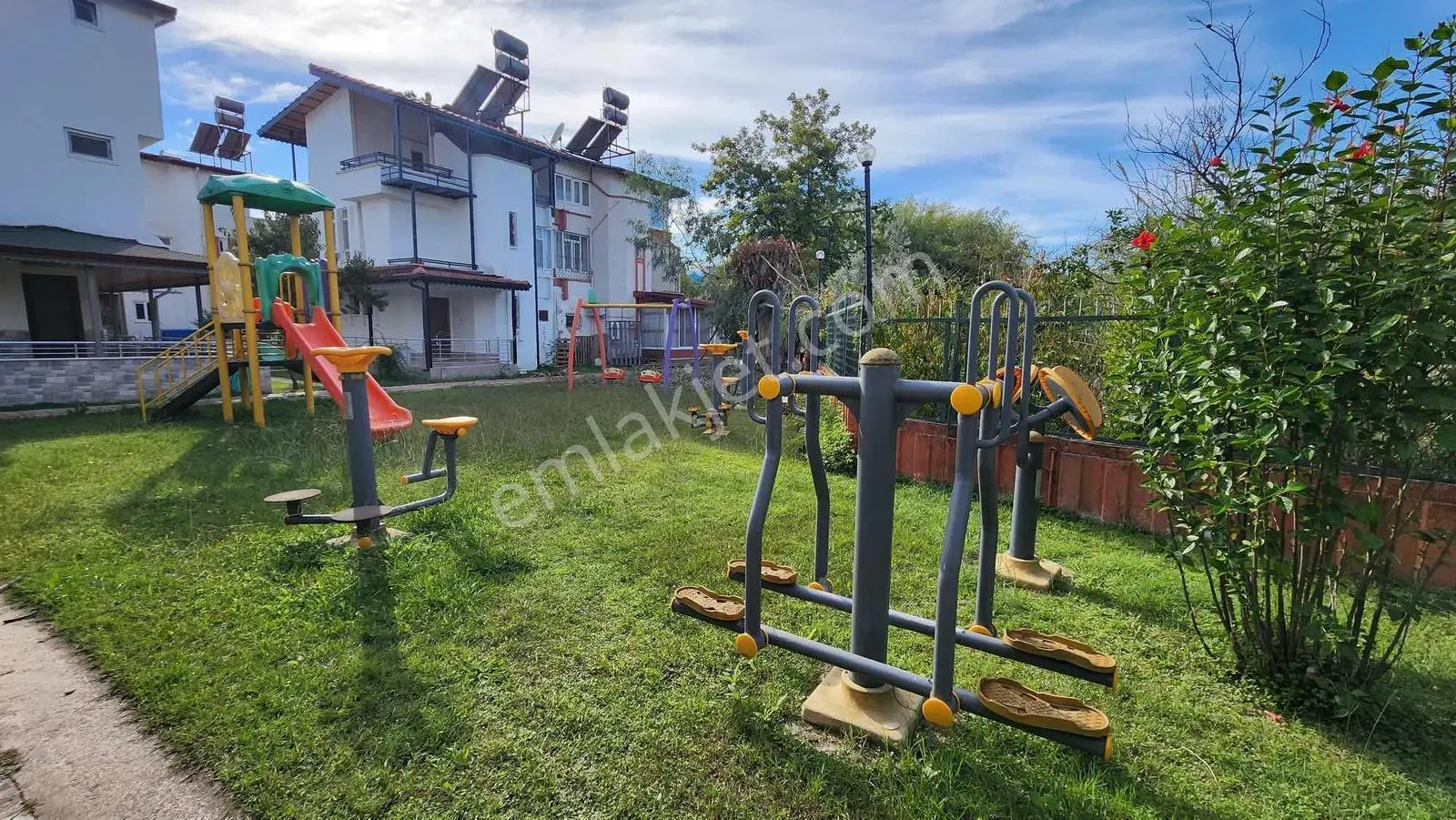 Çenger De Satılık Köşe 5+1 Villa — fotoğraf 2