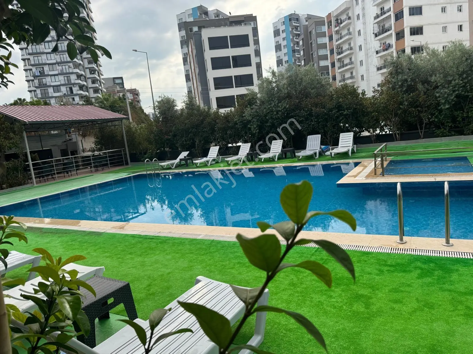 Çiftlikköyde 2+1 Olmaya Aday, 25 M² Teraslı, Eşyalı Satılık 1+1 — fotoğraf 2