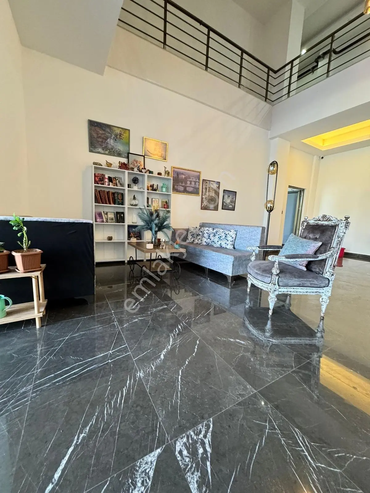 Çiftlikköyde 2+1 Olmaya Aday, 25 M² Teraslı, Eşyalı Satılık 1+1 — fotoğraf 3