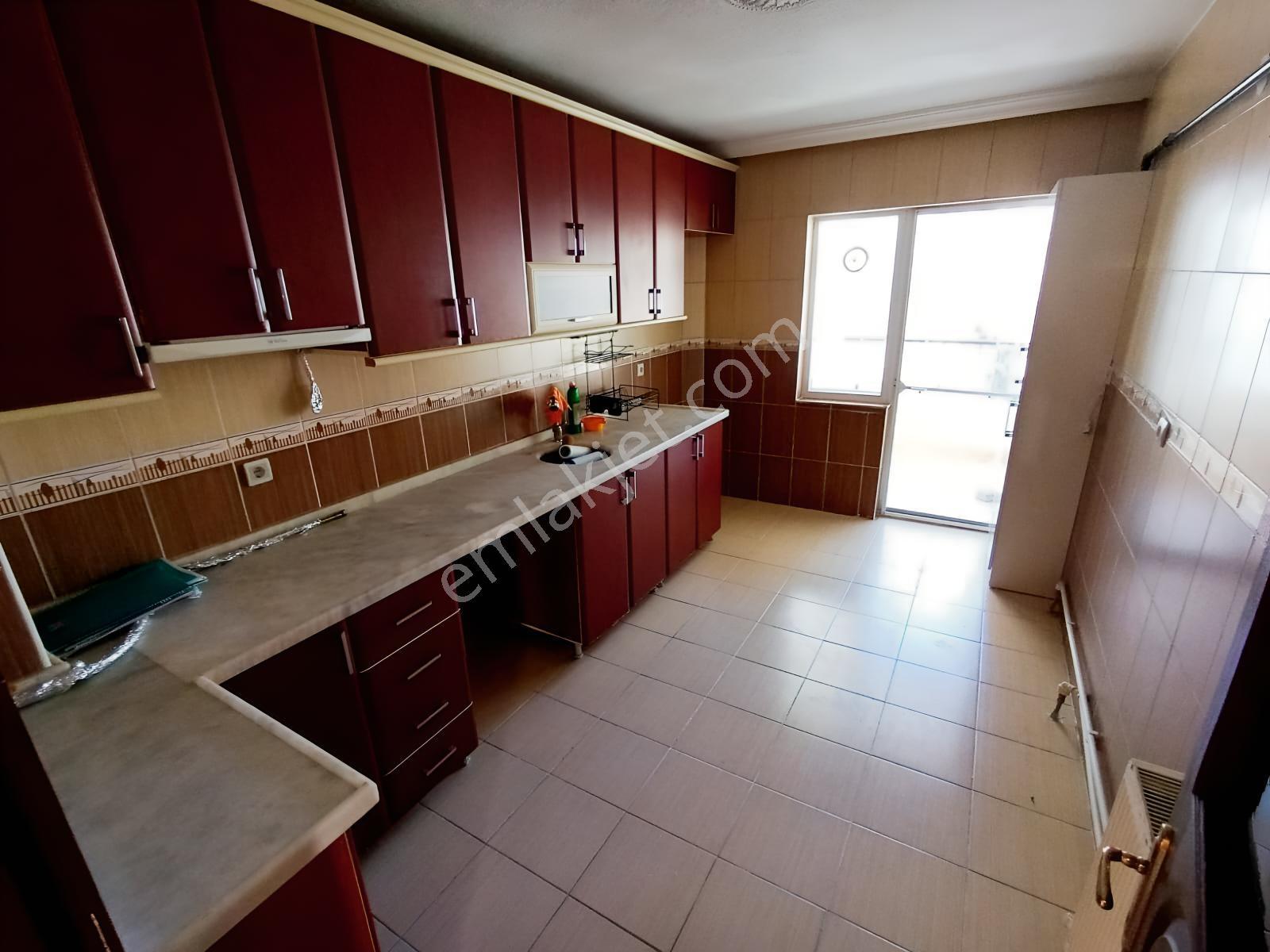 Akşemsettin Mah Ara Kat Salon Bağımsız Geniş Kullanışlı 3+1 — fotoğraf 2