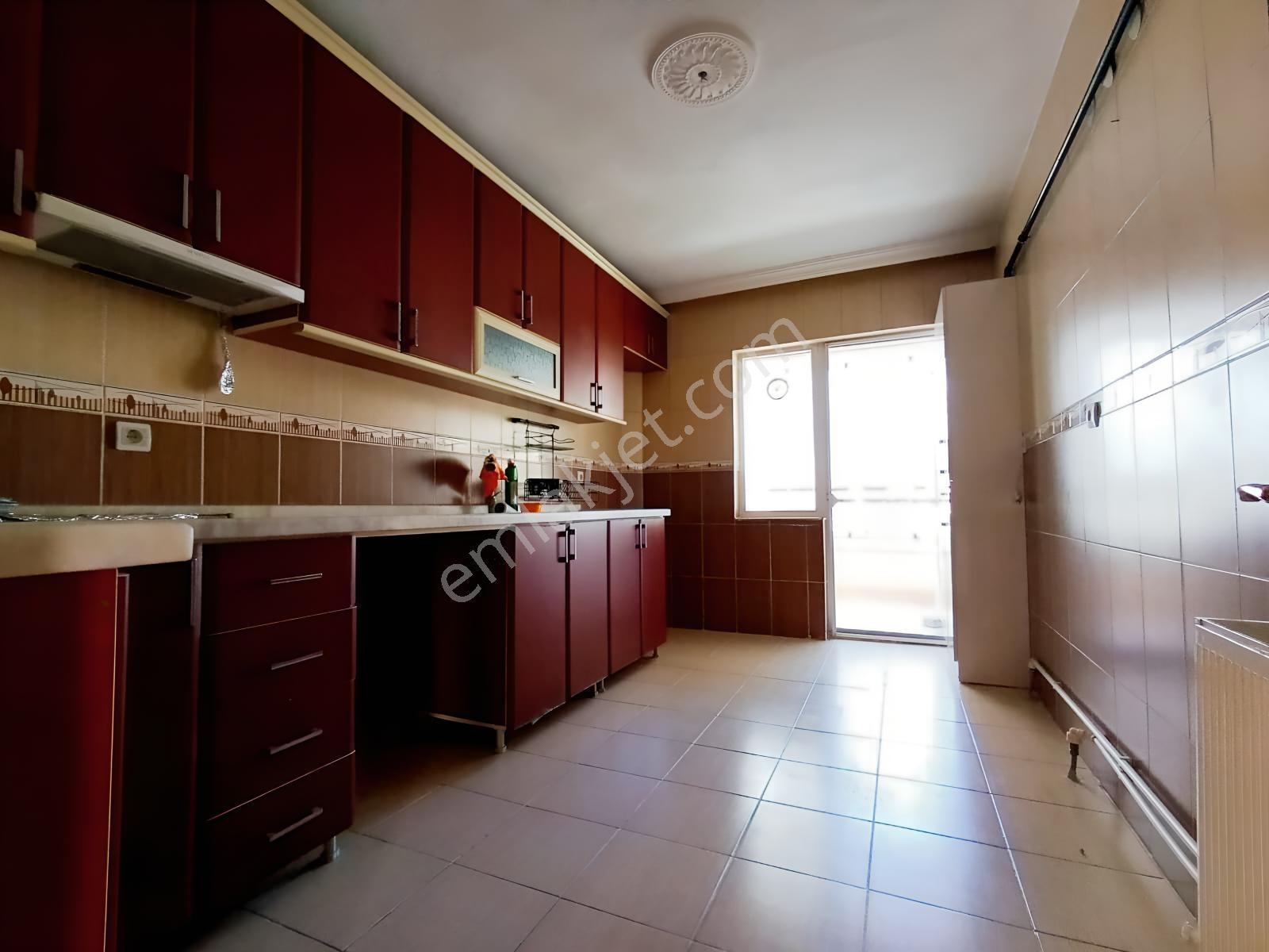 Akşemsettin Mah Ara Kat Salon Bağımsız Geniş Kullanışlı 3+1 — fotoğraf 6