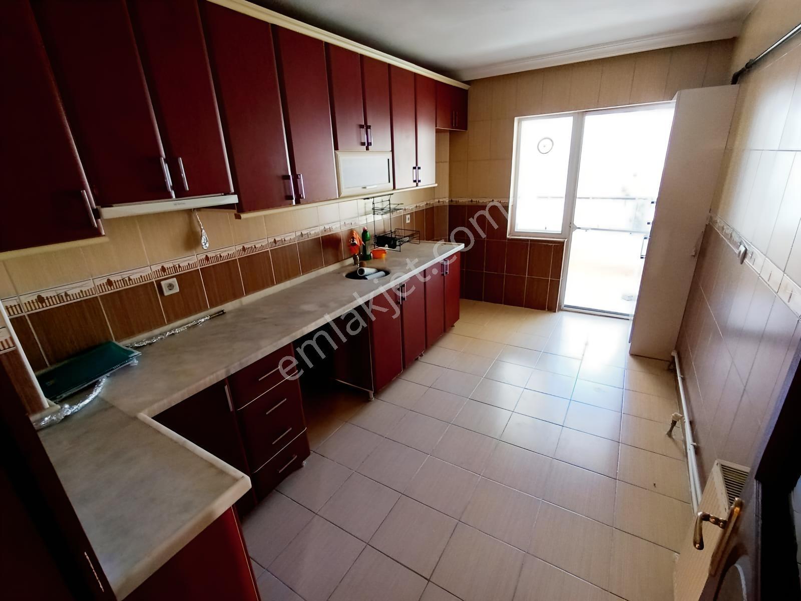 Akşemsettin Mah Ara Kat Salon Bağımsız Geniş Kullanışlı 3+1 — fotoğraf 8