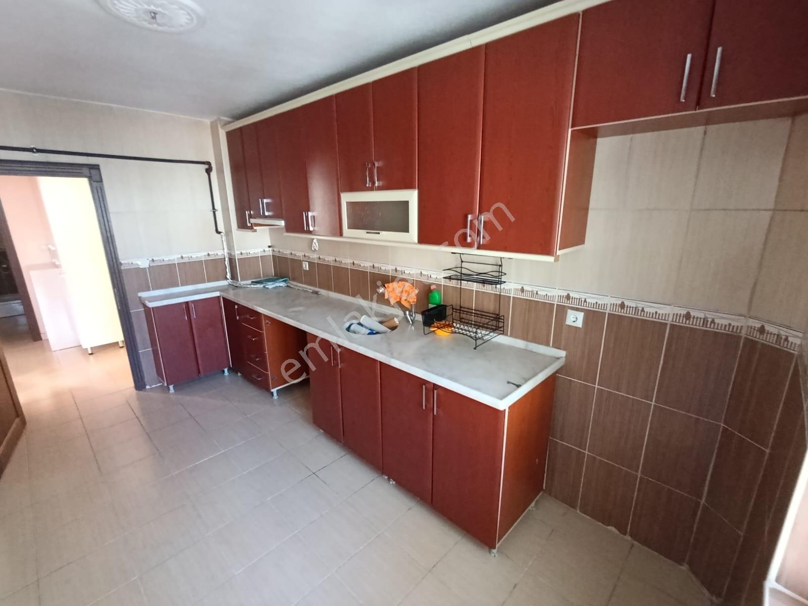 Akşemsettin Mah Ara Kat Salon Bağımsız Geniş Kullanışlı 3+1 — fotoğraf 9