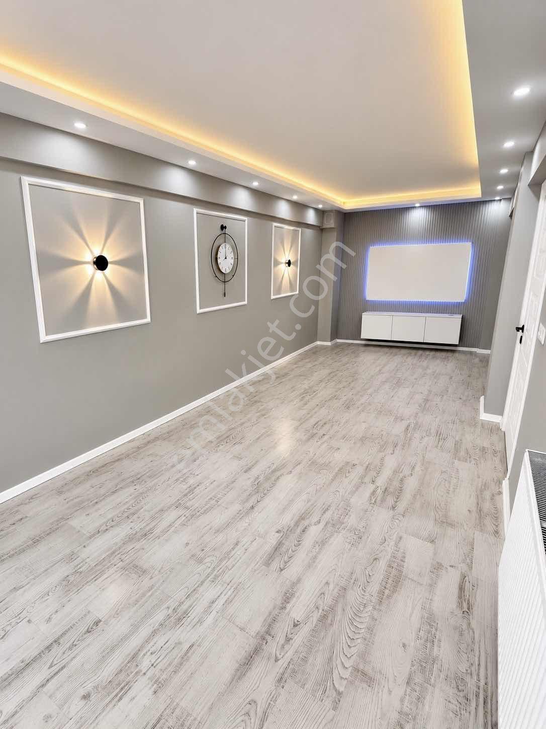 Emlak Center'dan Muradiye'de 2+1 Kapalı Mutfaklı Daire — fotoğraf 4