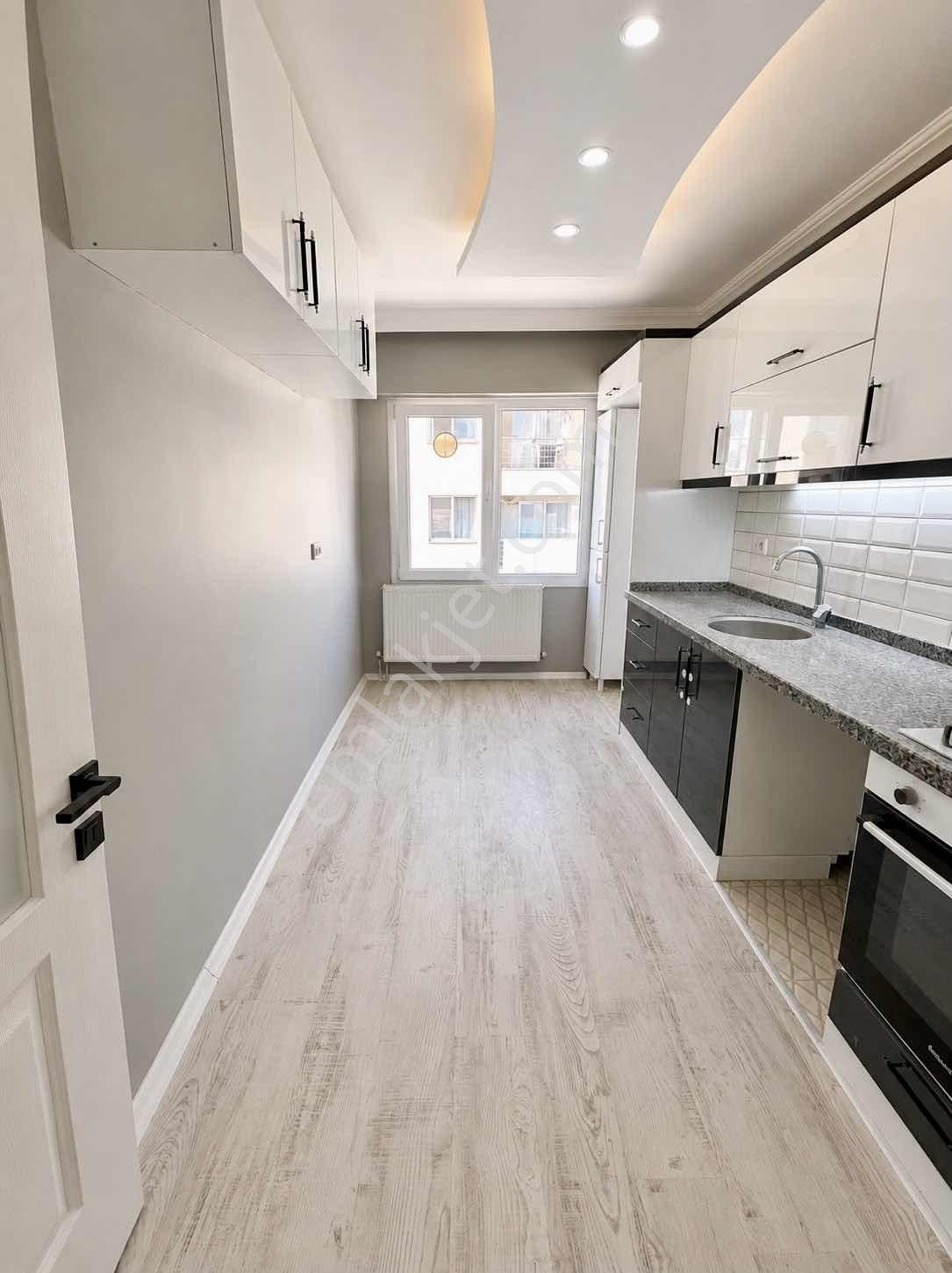 Emlak Center'dan Muradiye'de 2+1 Kapalı Mutfaklı Daire — fotoğraf 8