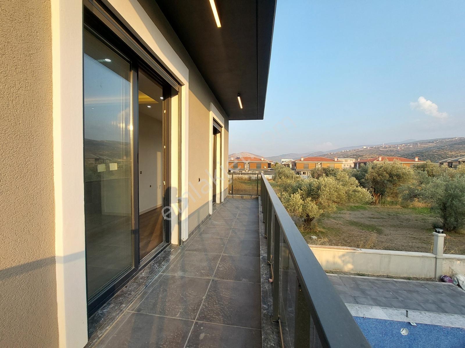Menemen Emiralem Köyü Satılık 4+1 Müstakil Tapulu Havuzlu Villa — fotoğraf 25