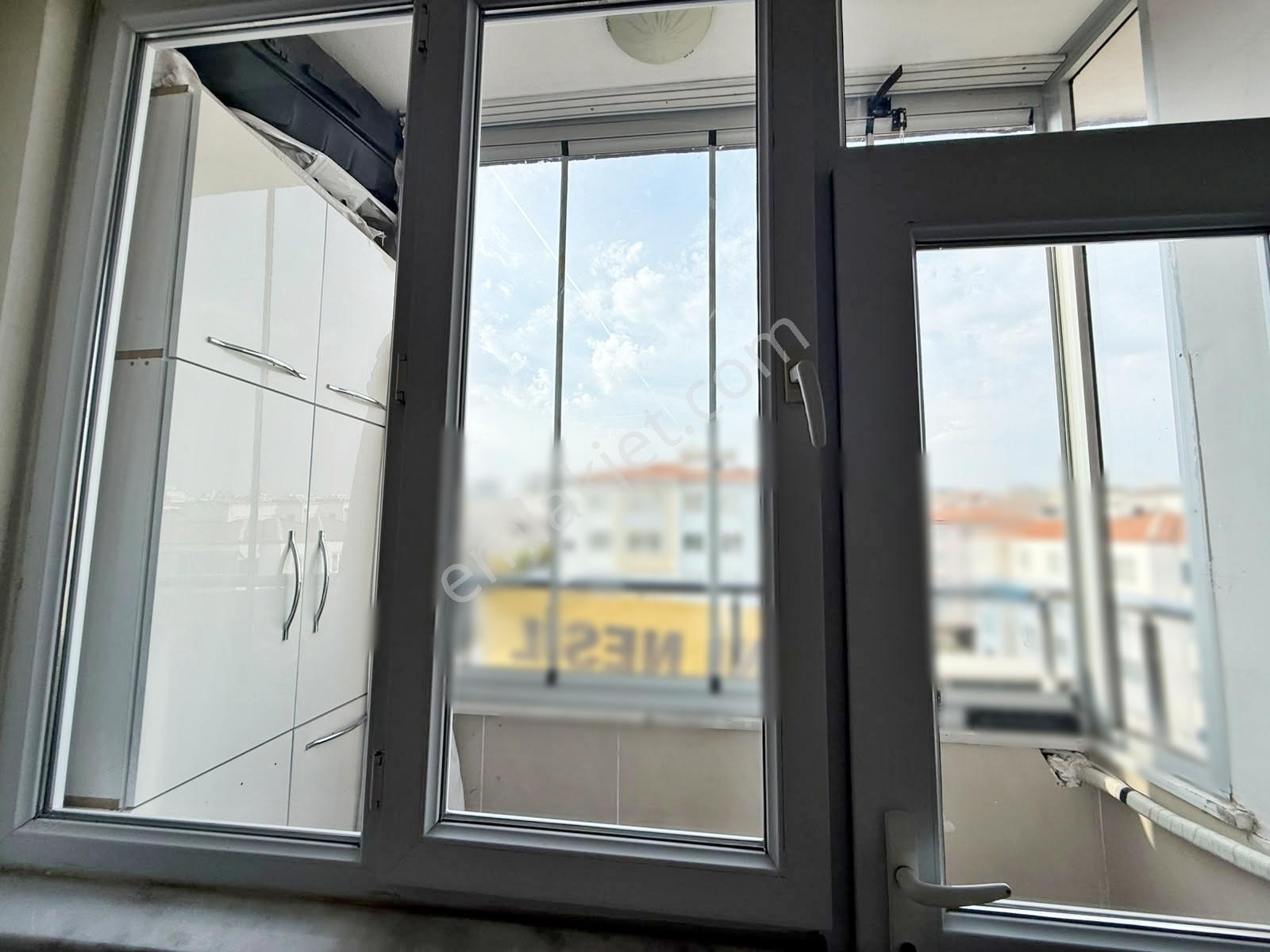 Karacaahmet'de 3 Cam Balkonlu Merkez Konum Bakımlı Geniş Otrm3+1 — fotoğraf 13