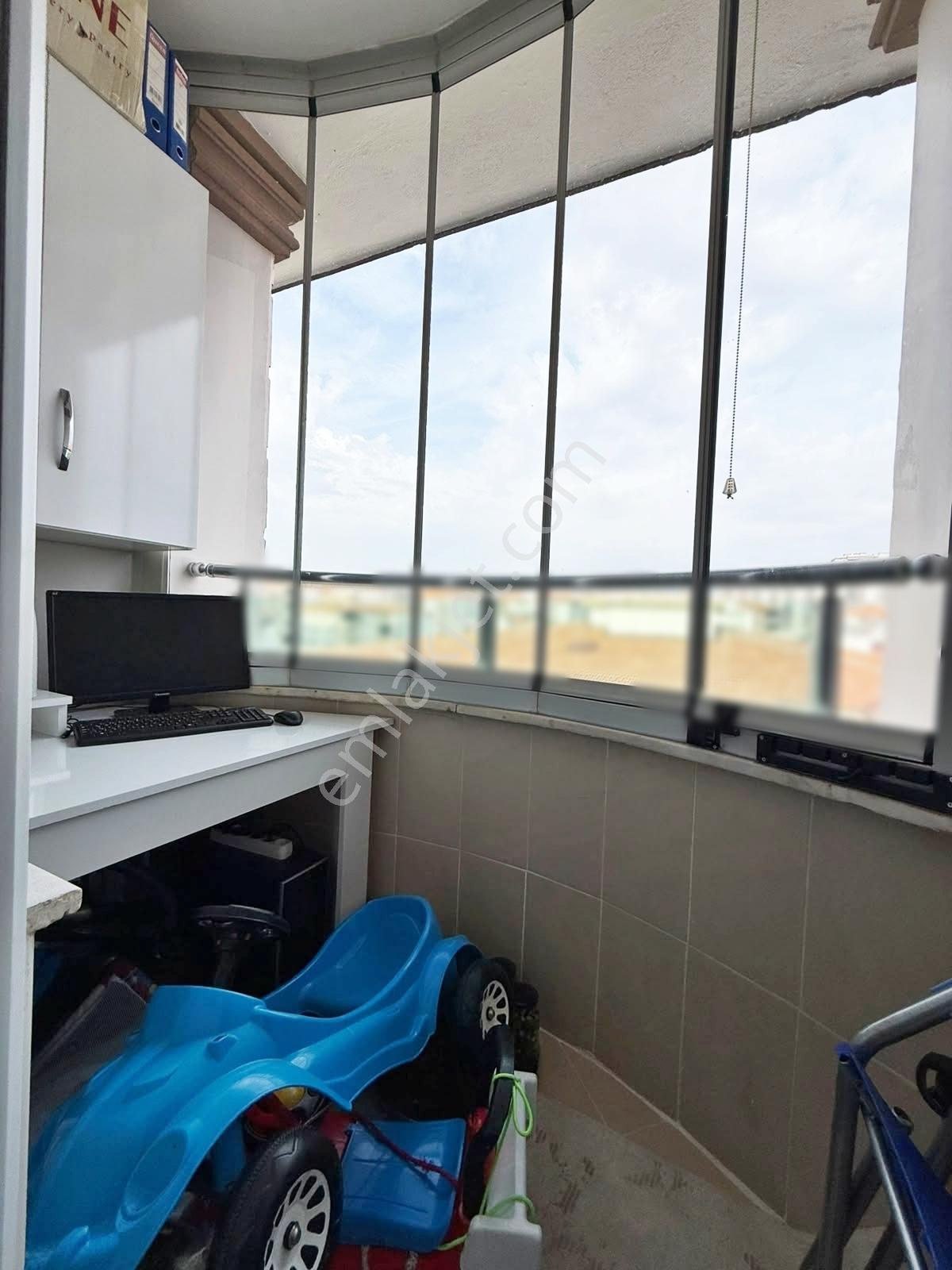 Karacaahmet'de 3 Cam Balkonlu Merkez Konum Bakımlı Geniş Otrm3+1 — fotoğraf 16