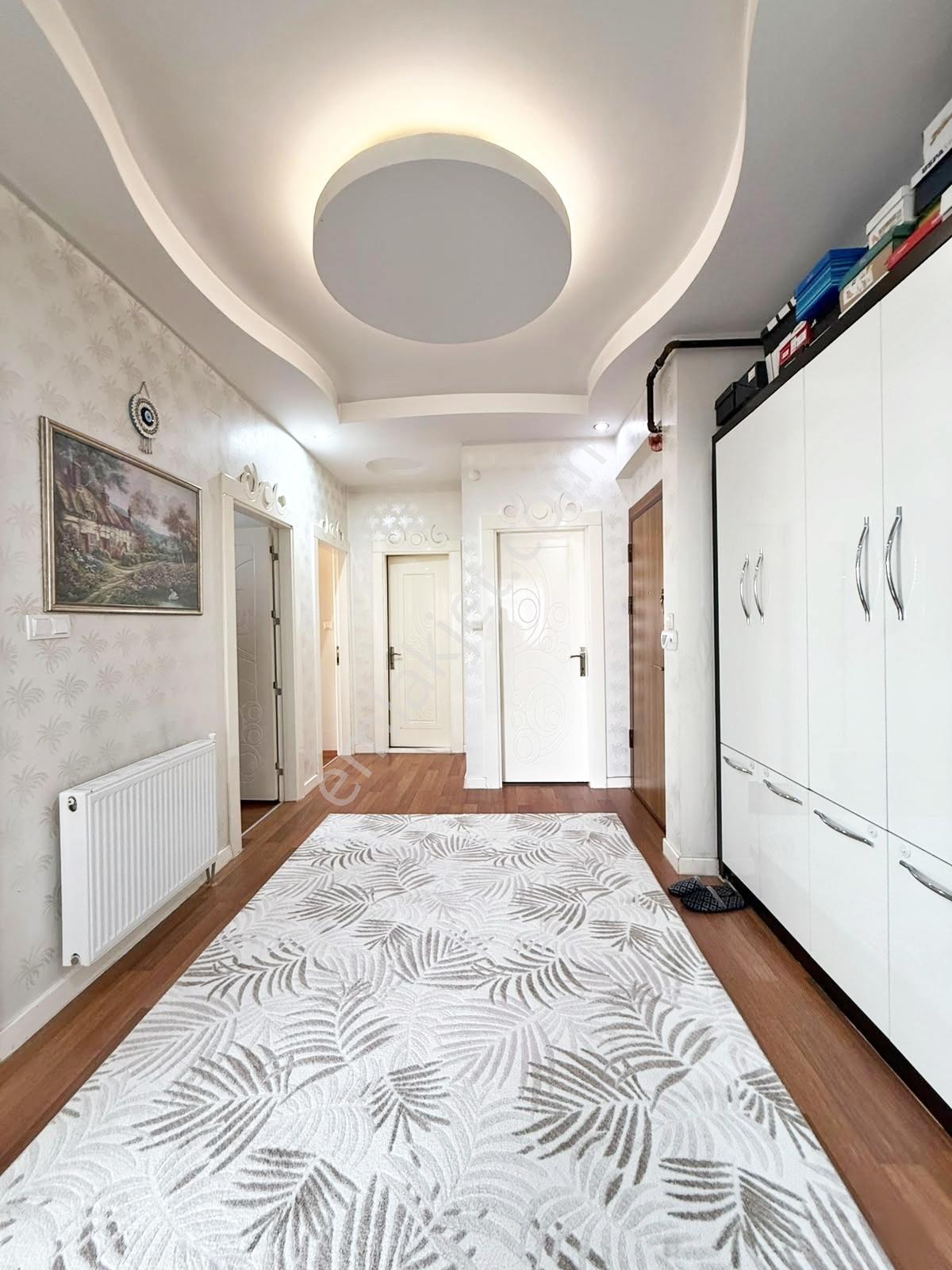 Karacaahmet'de 3 Cam Balkonlu Merkez Konum Bakımlı Geniş Otrm3+1 — fotoğraf 28
