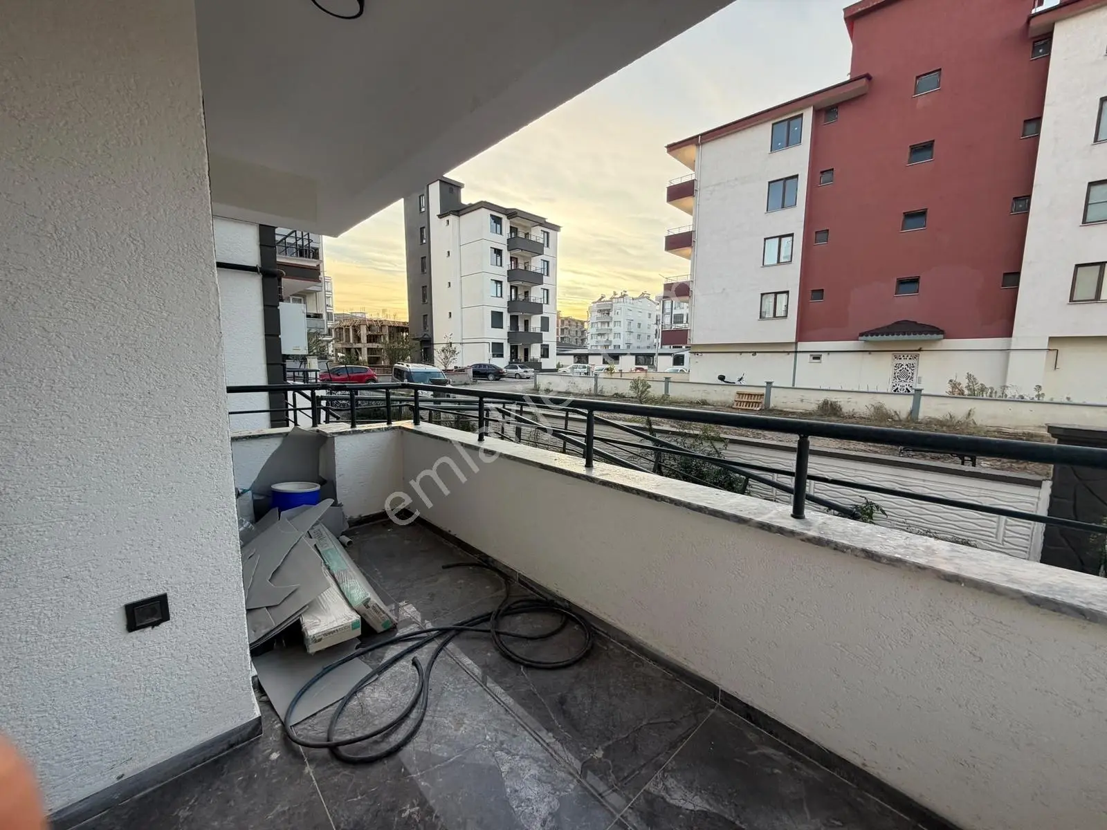 Parstan Burhaniye Bademalanında Öncephe Asansörlü Doğalgazlı 1+1 — fotoğraf 3