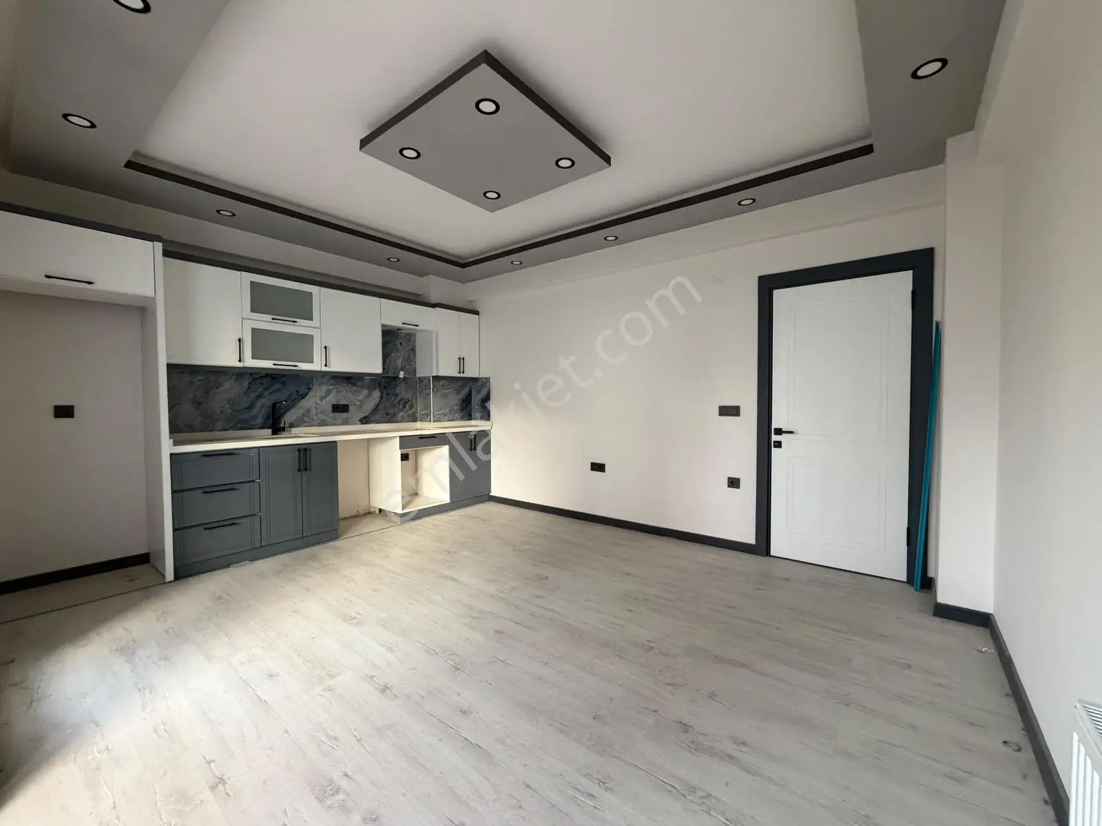 Parstan Burhaniye Bademalanında Öncephe Asansörlü Doğalgazlı 1+1 — fotoğraf 10