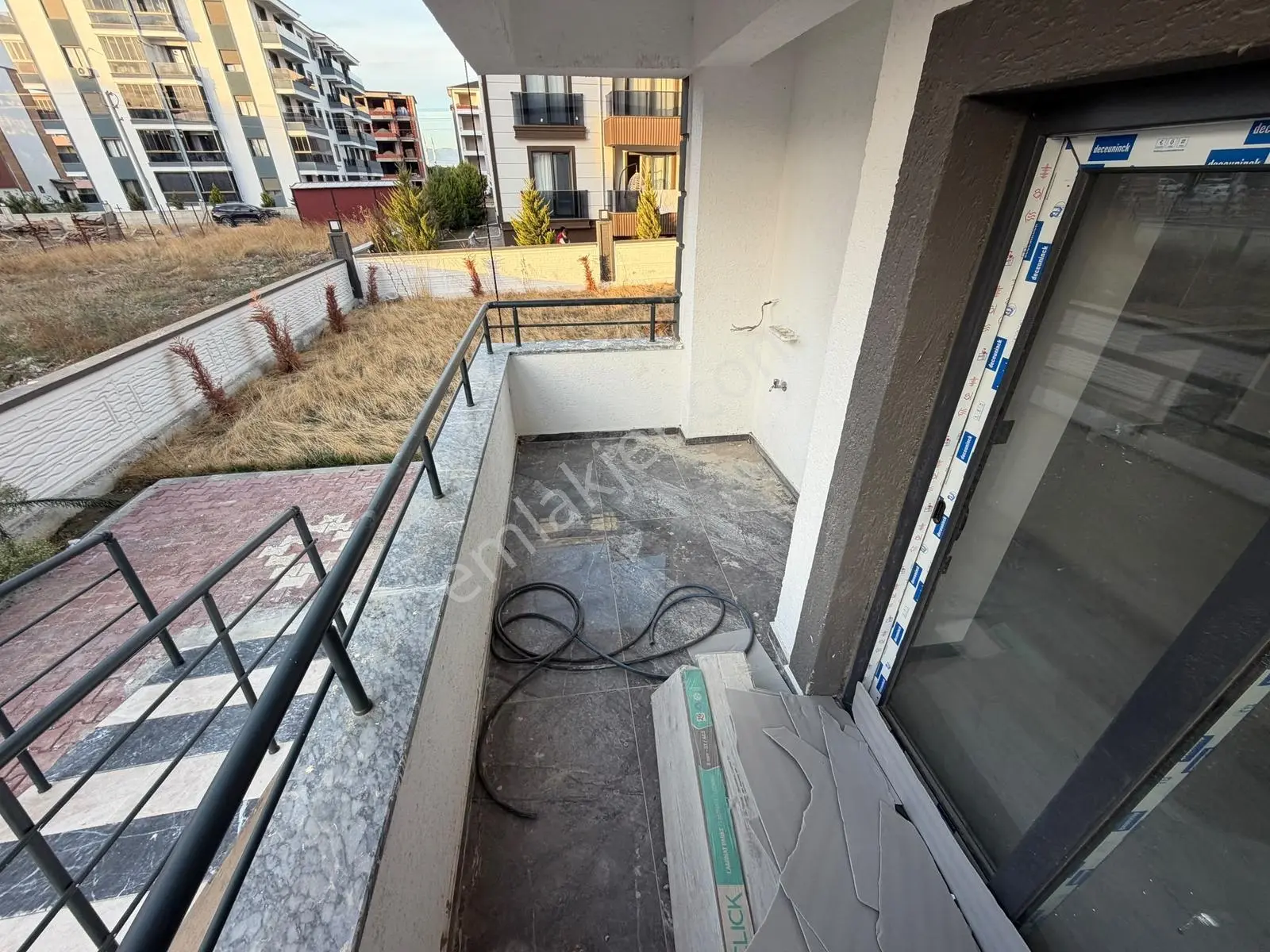 Parstan Burhaniye Bademalanında Öncephe Asansörlü Doğalgazlı 1+1 — fotoğraf 13