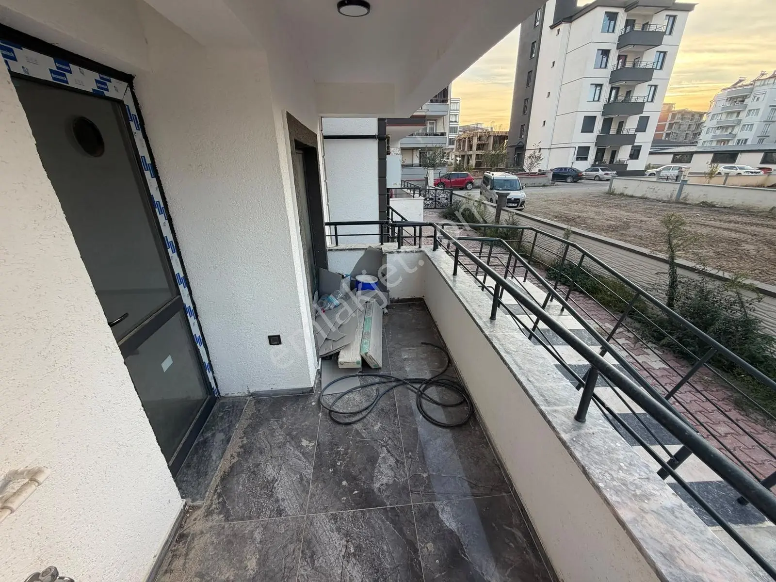 Parstan Burhaniye Bademalanında Öncephe Asansörlü Doğalgazlı 1+1 — fotoğraf 22