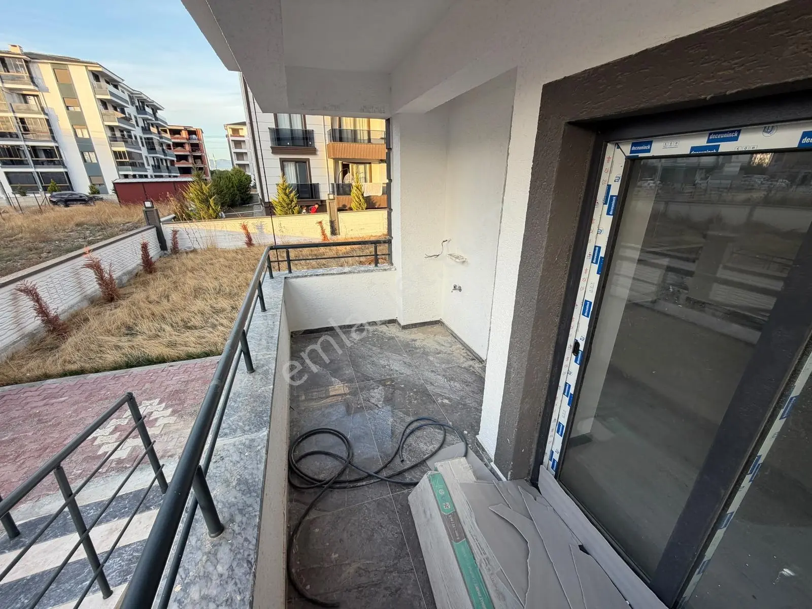 Parstan Burhaniye Bademalanında Öncephe Asansörlü Doğalgazlı 1+1 — fotoğraf 33