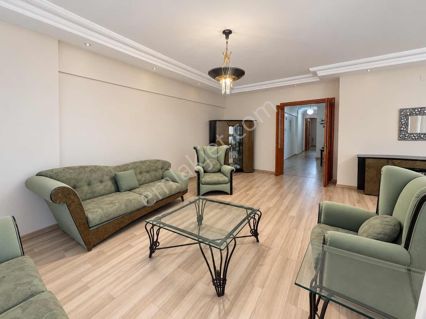Paris'ten Güzelyalı'da Az Katlı Çok Geniş 4+1 Satılık Daire!!! — fotoğraf 2