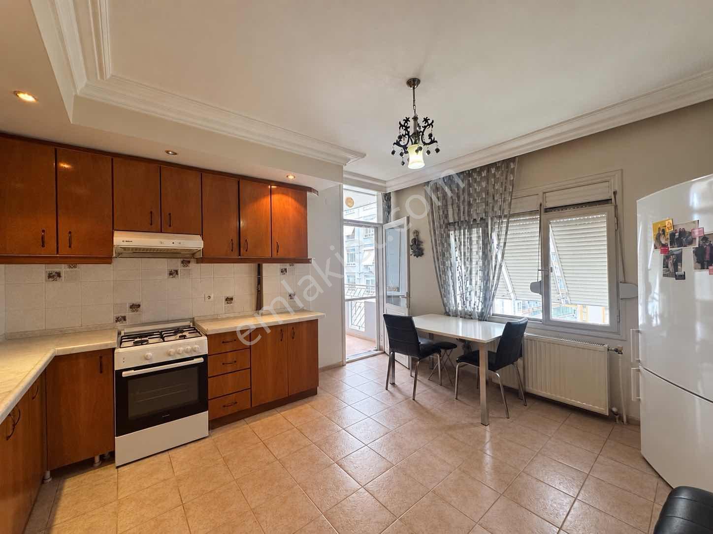 Paris'ten Güzelyalı'da Az Katlı Çok Geniş 4+1 Satılık Daire!!! — fotoğraf 9