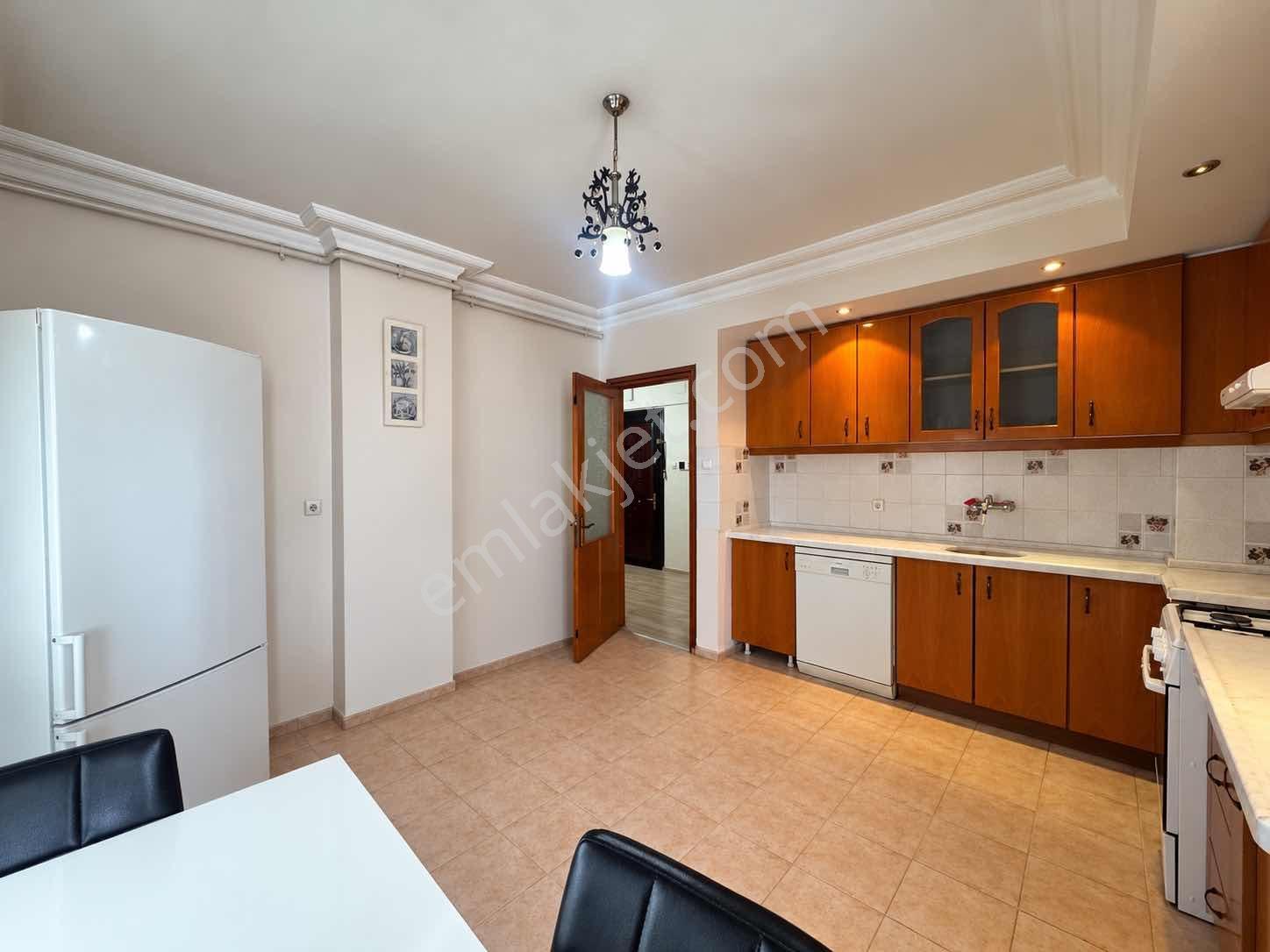 Paris'ten Güzelyalı'da Az Katlı Çok Geniş 4+1 Satılık Daire!!! — fotoğraf 10