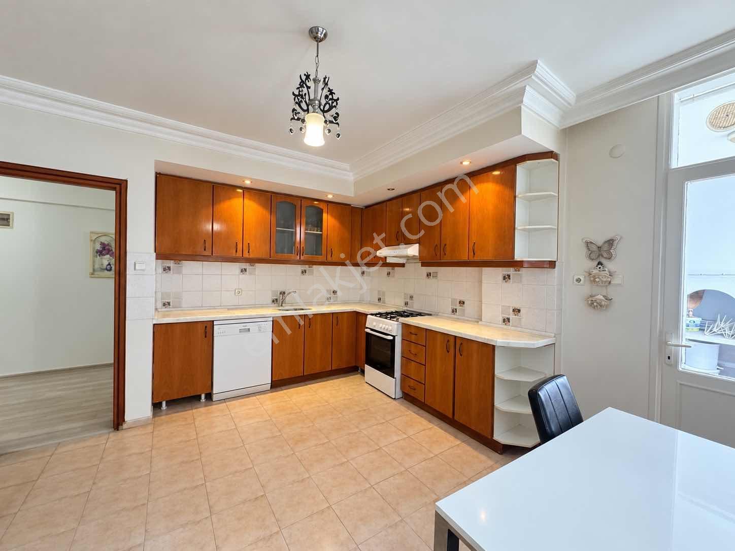 Paris'ten Güzelyalı'da Az Katlı Çok Geniş 4+1 Satılık Daire!!! — fotoğraf 11