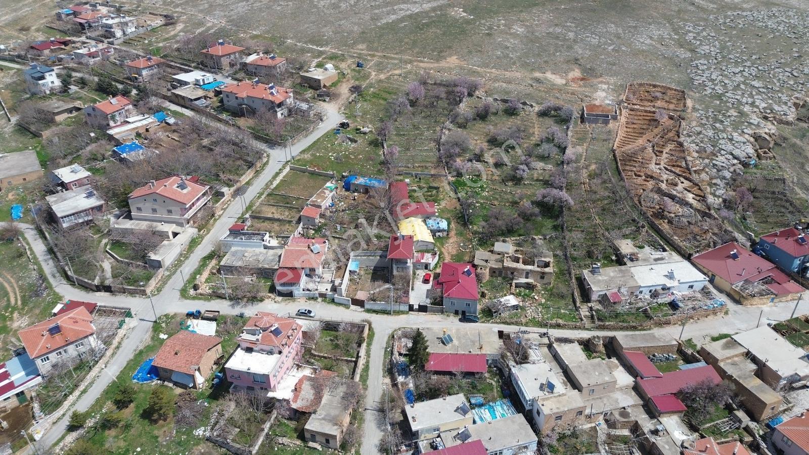 Saray Emlak'tan Satılık Gümüşler'de 1950 M2 Arsa İçinde Ahır Ev — fotoğraf 7