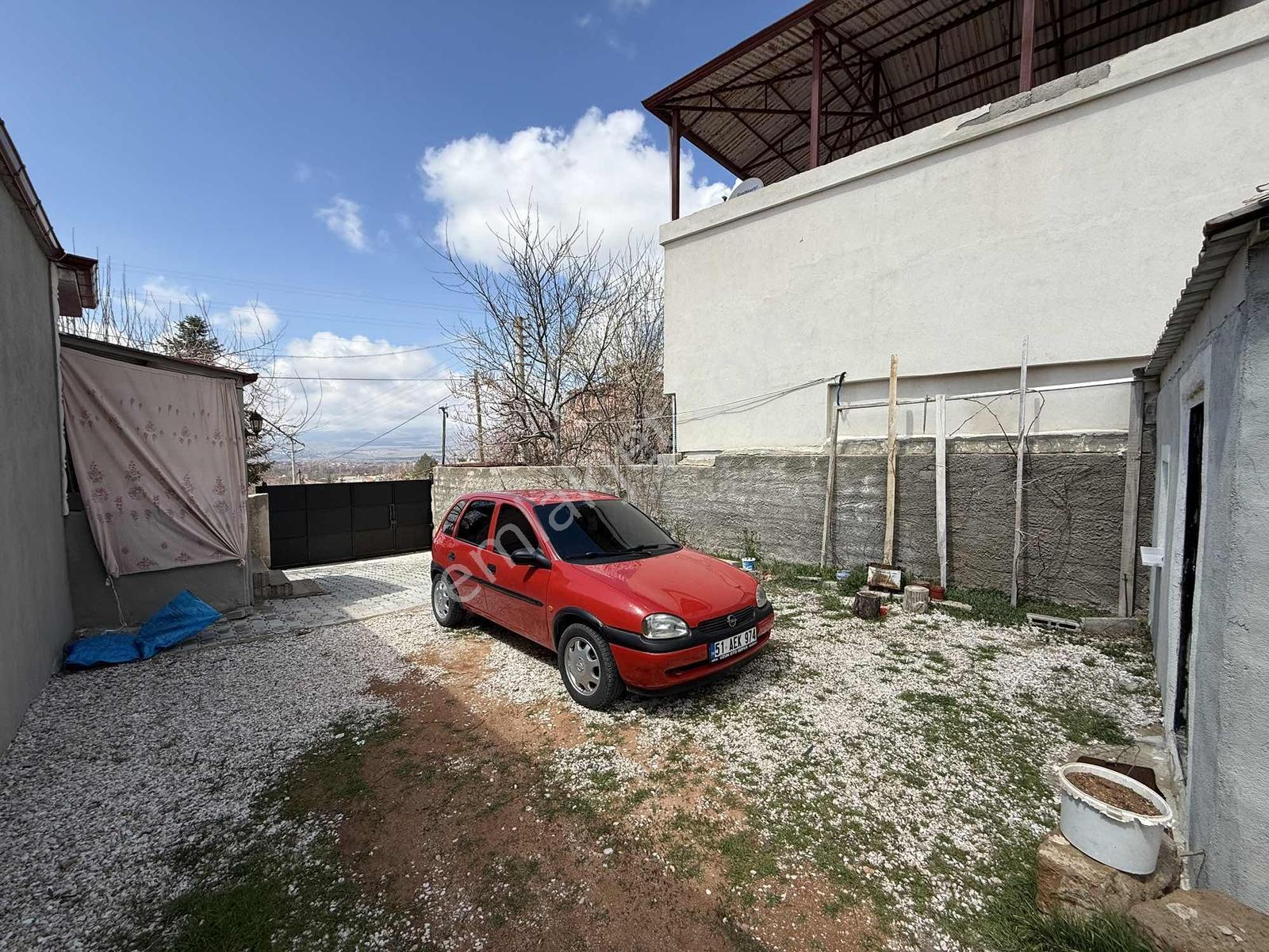 Saray Emlak'tan Satılık Gümüşler'de 1950 M2 Arsa İçinde Ahır Ev — fotoğraf 9