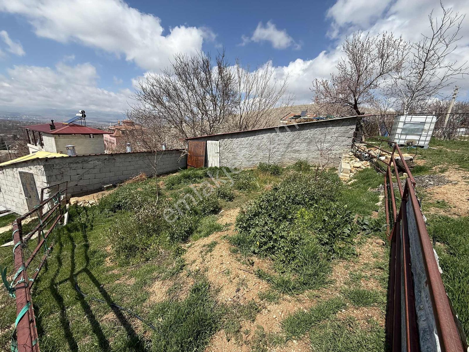 Saray Emlak'tan Satılık Gümüşler'de 1950 M2 Arsa İçinde Ahır Ev — fotoğraf 21