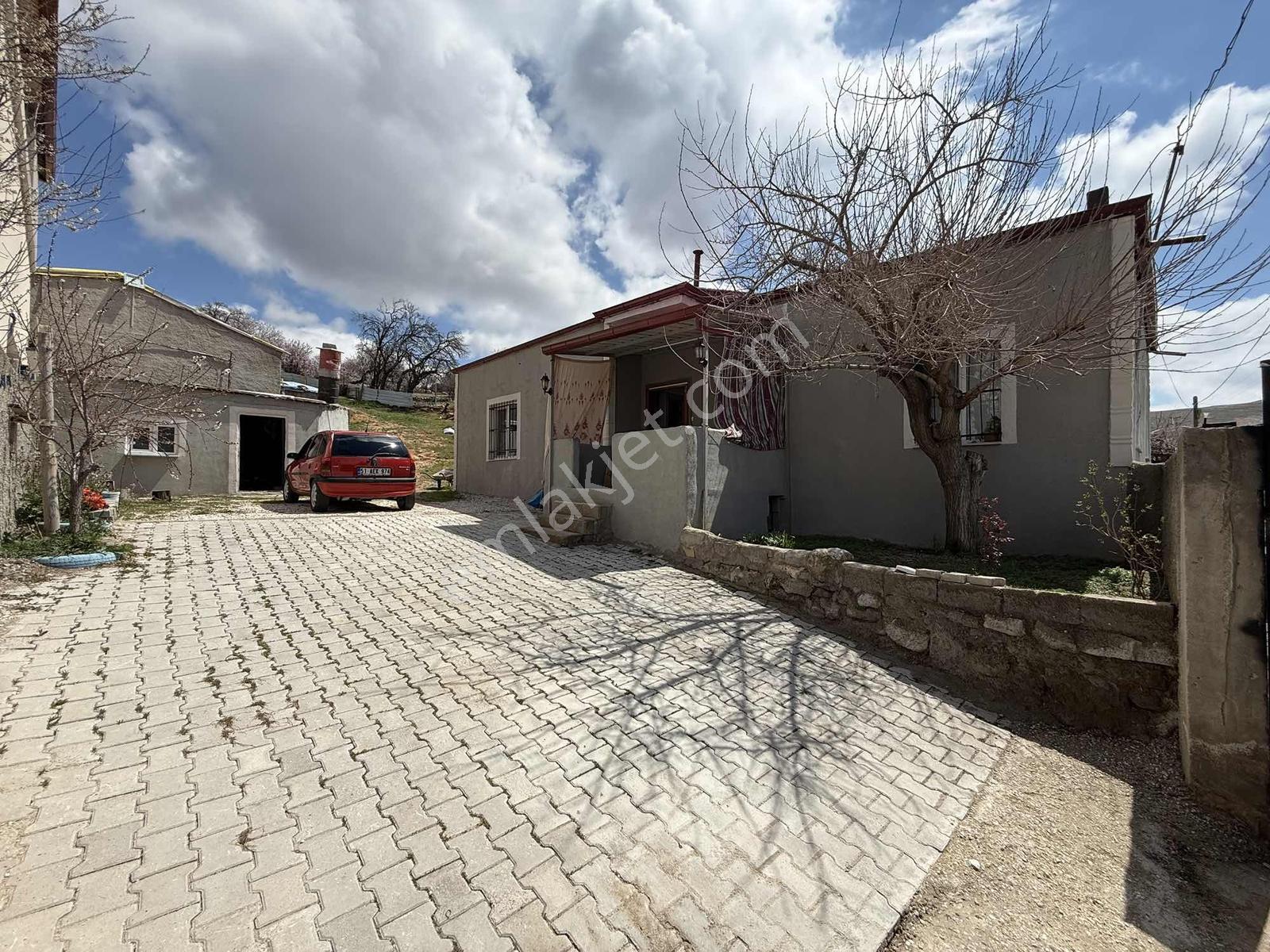 Saray Emlak'tan Satılık Gümüşler'de 1950 M2 Arsa İçinde Ahır Ev — fotoğraf 23