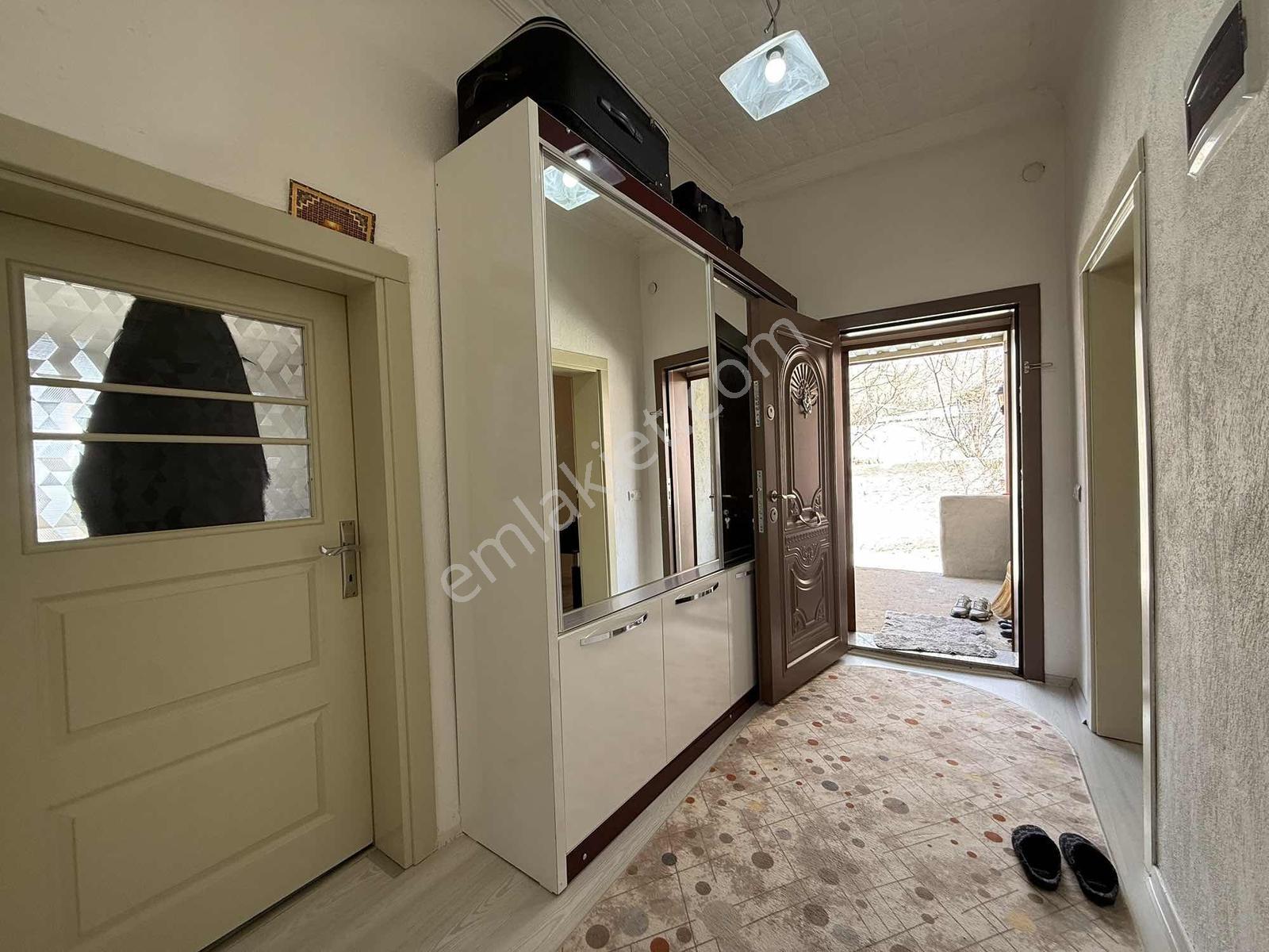 Saray Emlak'tan Satılık Gümüşler'de 1950 M2 Arsa İçinde Ahır Ev — fotoğraf 25