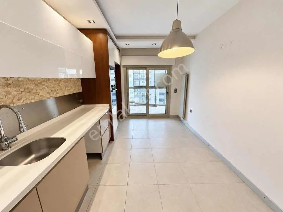 Balçova Turyap'tan Havuzlu Kapalı Otoparklı Sitede Satılık 3+1 — fotoğraf 8