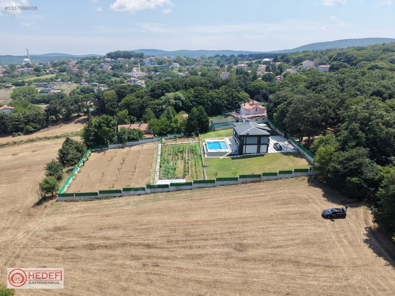 Kalfaköyde Villaların İçinde Ormanla İç İçe 1.440 M² Parsel