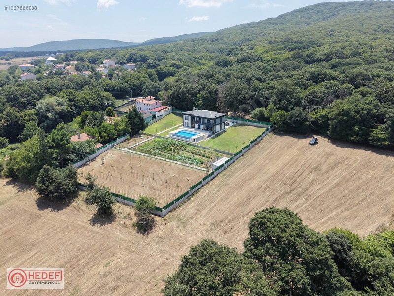 Kalfaköyde Villaların İçinde Ormanla İç İçe 1.440 M² Parsel — fotoğraf 4