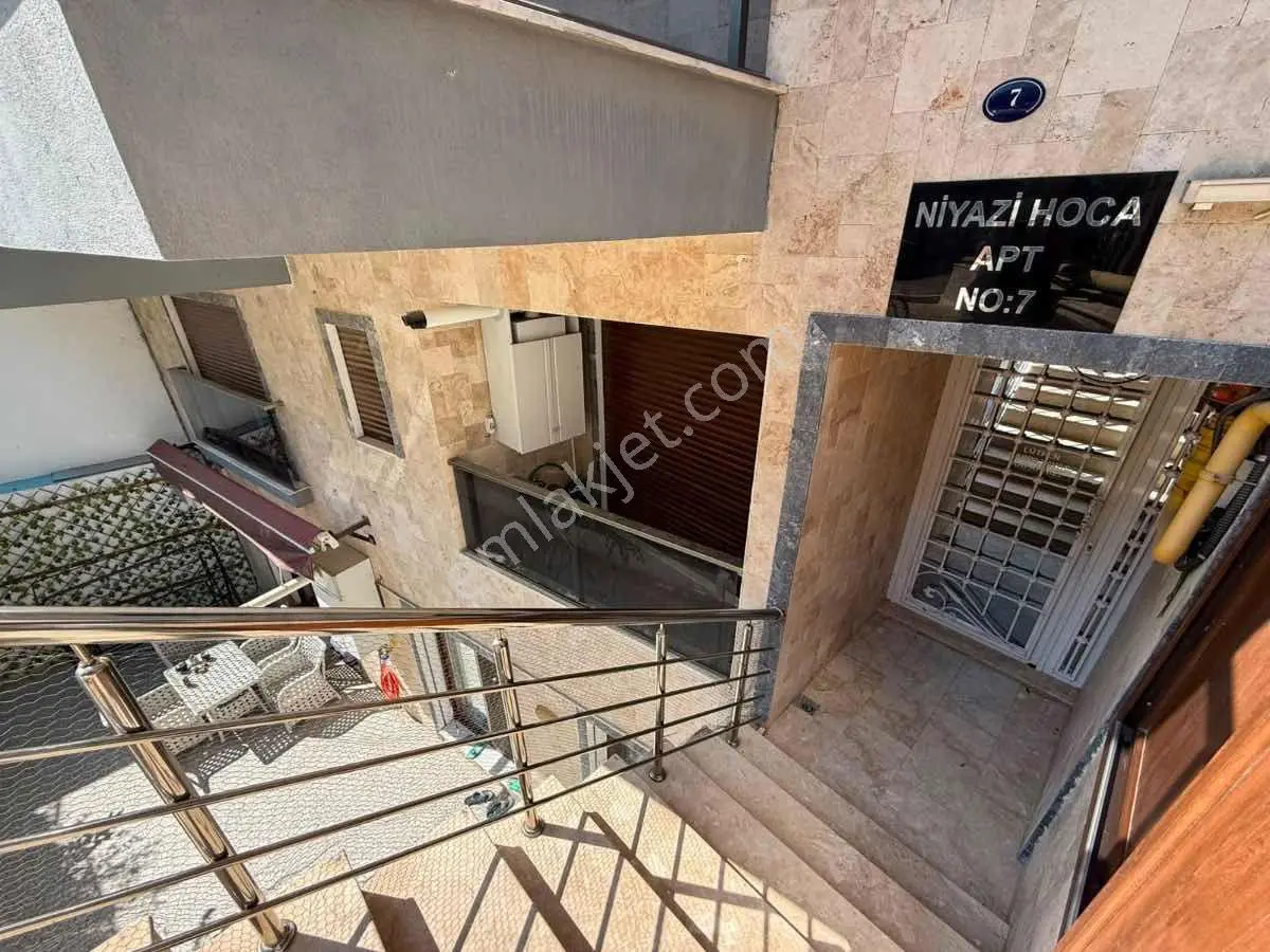 Buca Yaylacık Mahallesı Bahçelı Ebeveyn Banyolu Satılık 3+1 Daire — fotoğraf 2