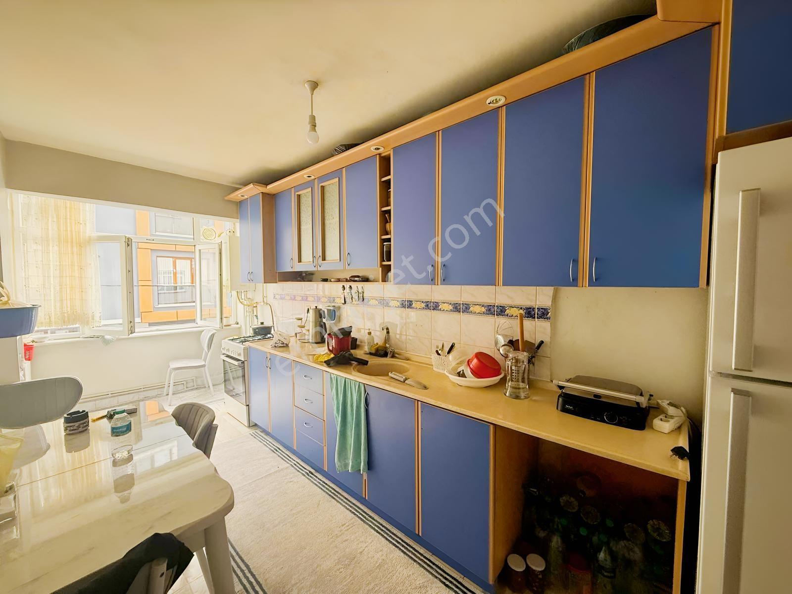 Metroya Yürüme Mesafesinde Geniş 2+1 Hisseli Daire — fotoğraf 5