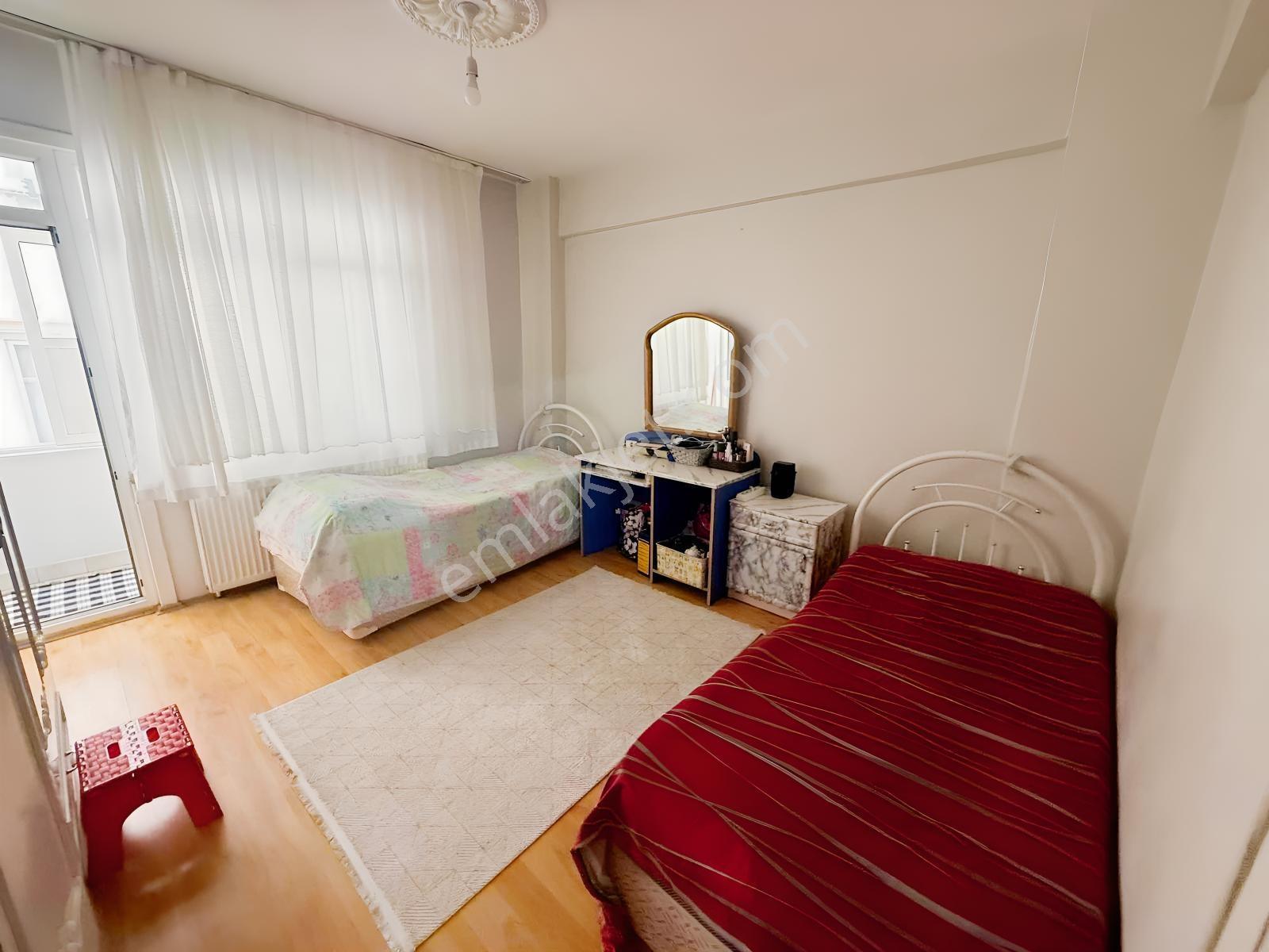 Metroya Yürüme Mesafesinde Geniş 2+1 Hisseli Daire — fotoğraf 7
