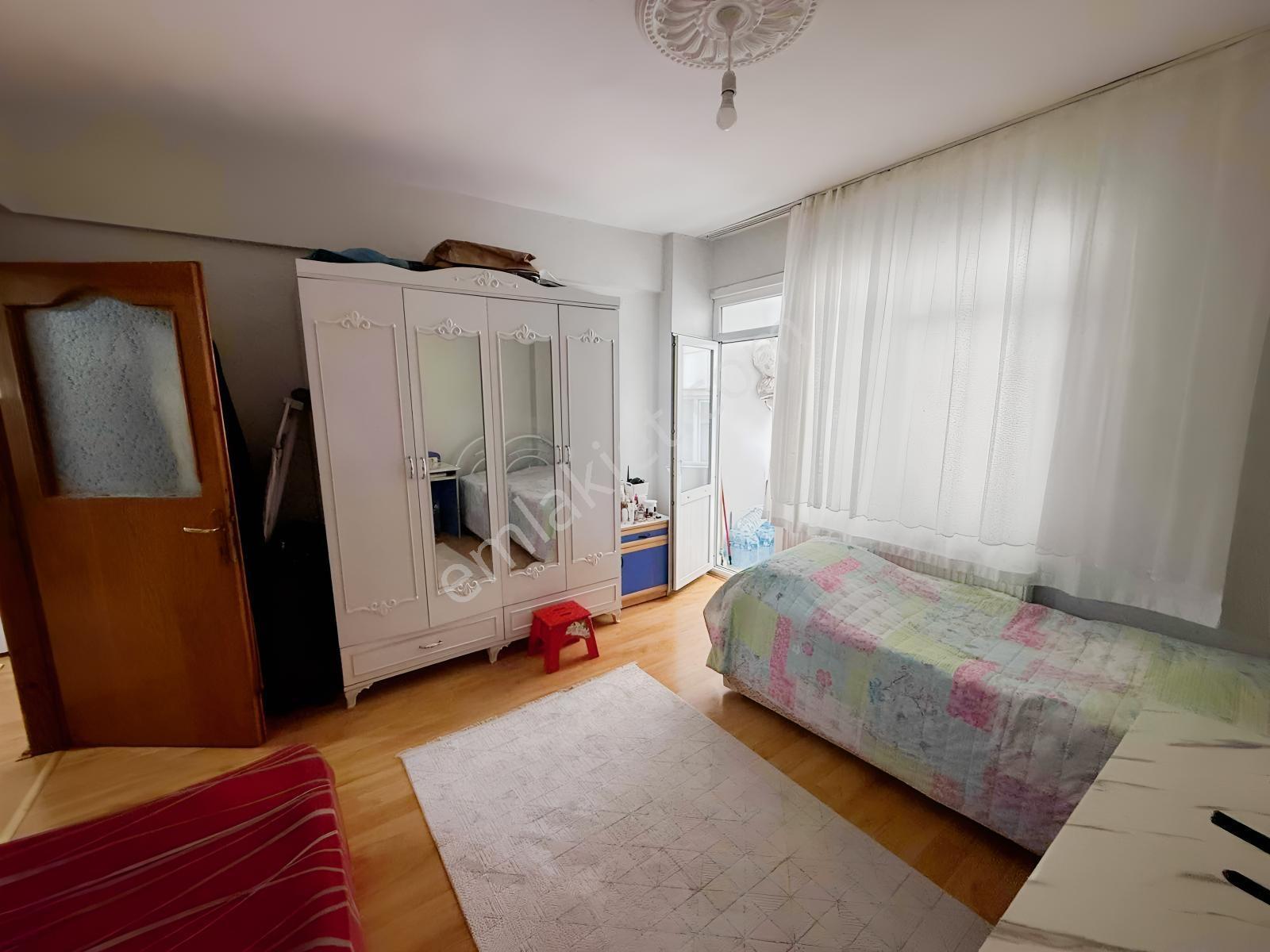 Metroya Yürüme Mesafesinde Geniş 2+1 Hisseli Daire — fotoğraf 9