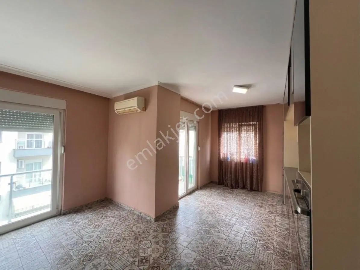 Konyaaltı Liman Mahallesi Satılık 2+1 Arakat Daire — fotoğraf 7