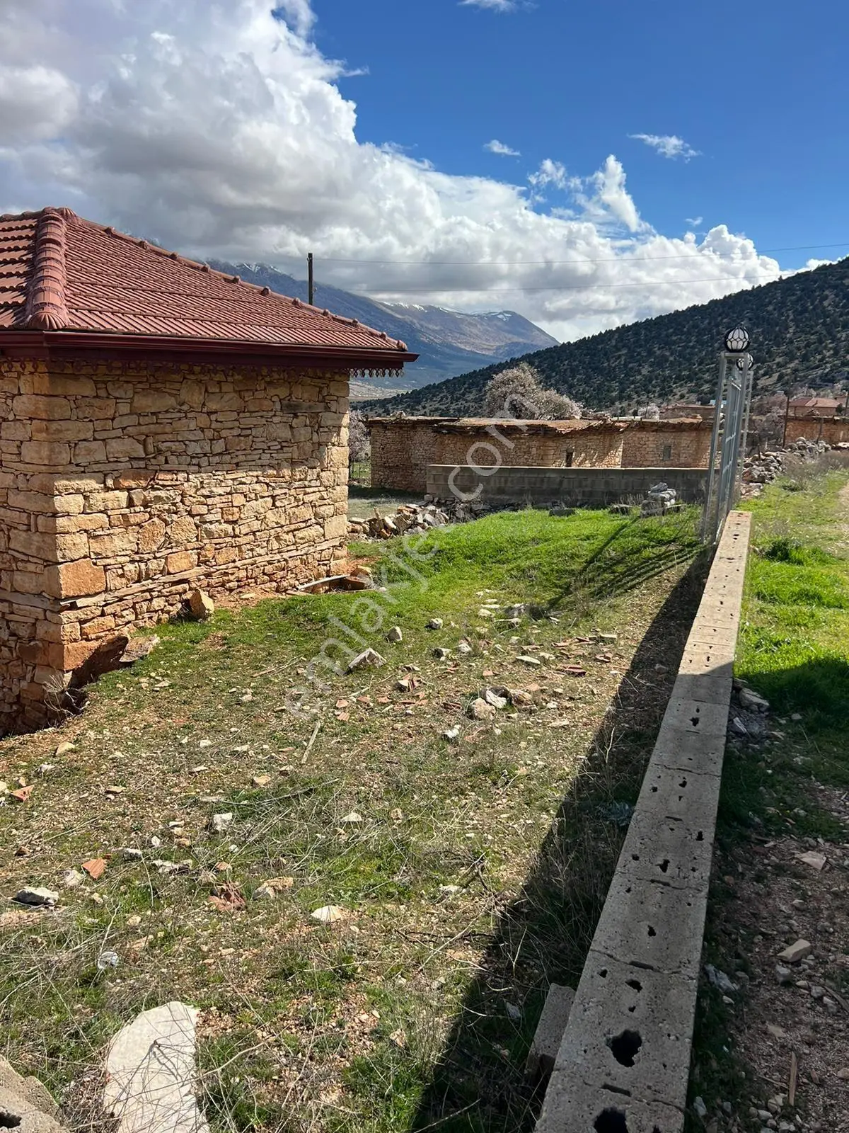 Antalya Korkuteli Beğiş De Satılık Taş Ev Arsa 518m2 Ev 2 Katlı 90m2 Yapı Kayıt Var — fotoğraf 3