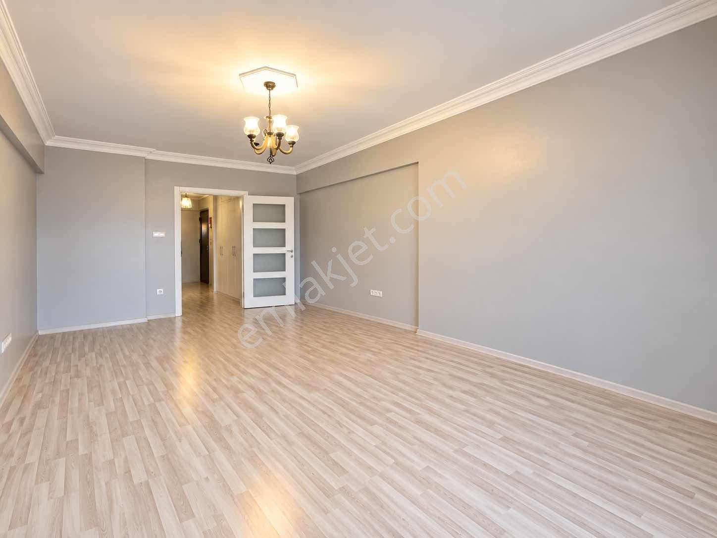 Beylikdüzü Adnan Kahvecide Sitesi İçi Satılık Tadilatlı 2+1 — fotoğraf 2