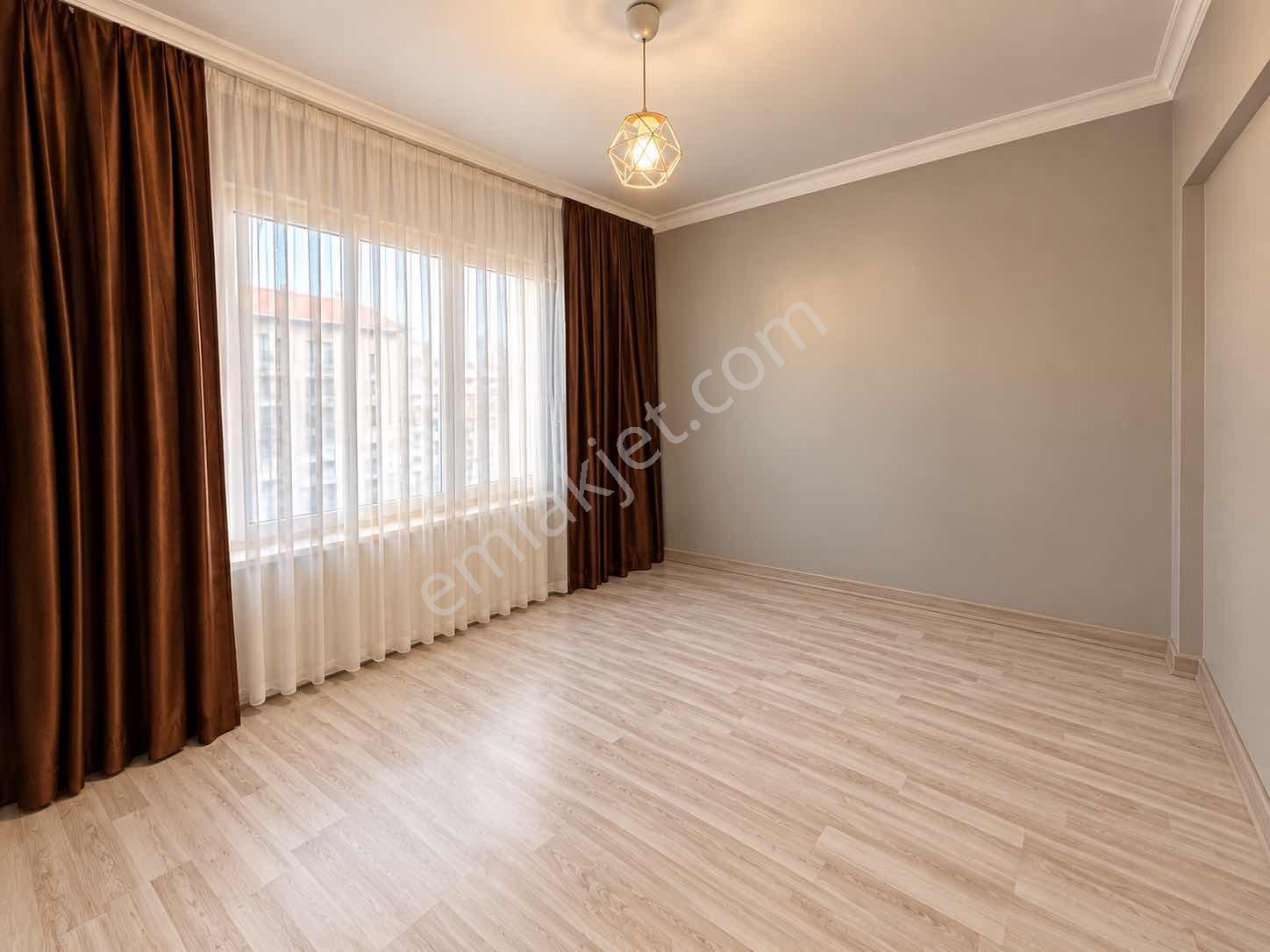 Beylikdüzü Adnan Kahvecide Sitesi İçi Satılık Tadilatlı 2+1 — fotoğraf 6