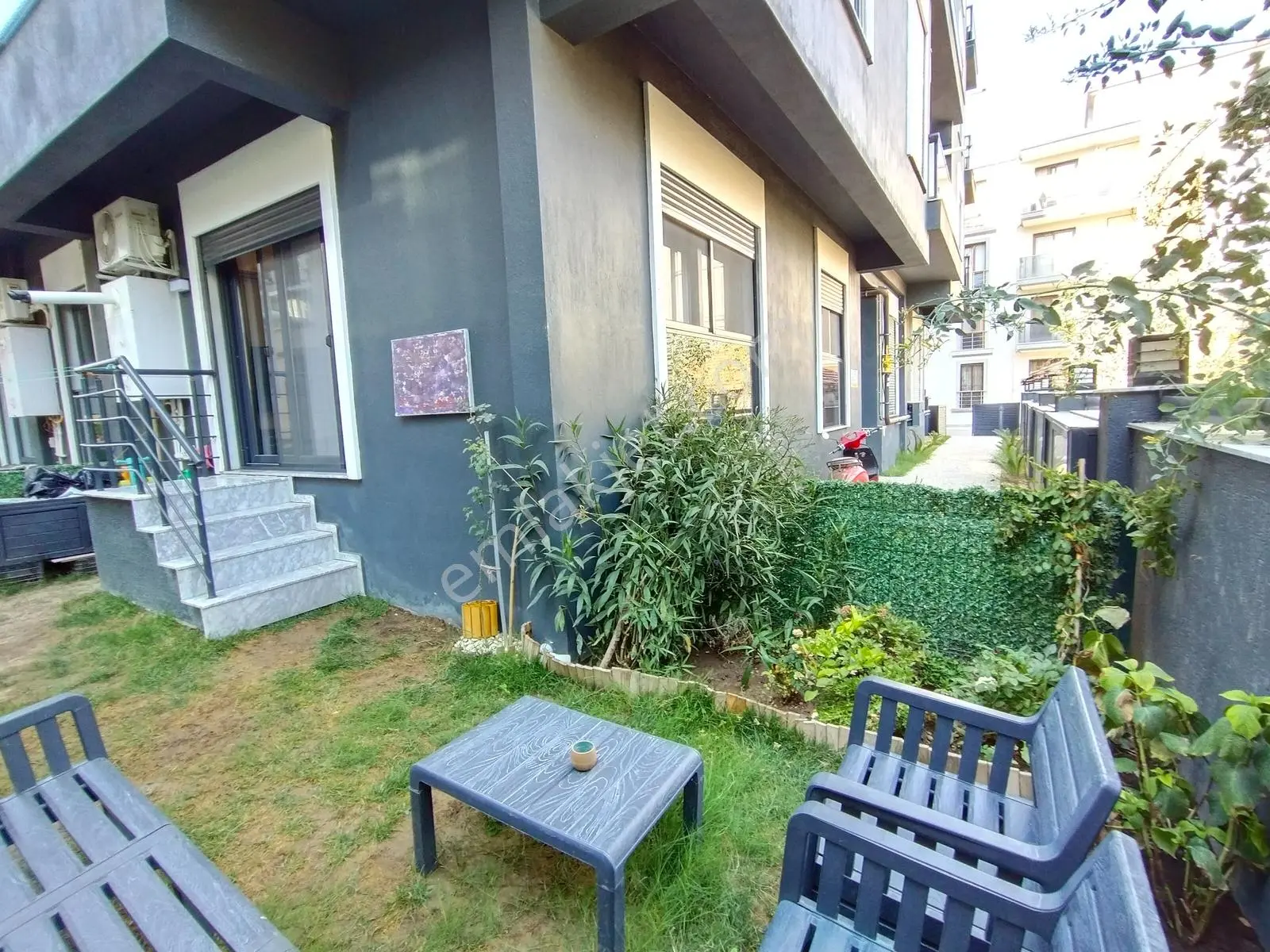 Muga'Dan Seyrek Merkezde Full Eşyalı,Bahçeli Satılık 1+1 Daire