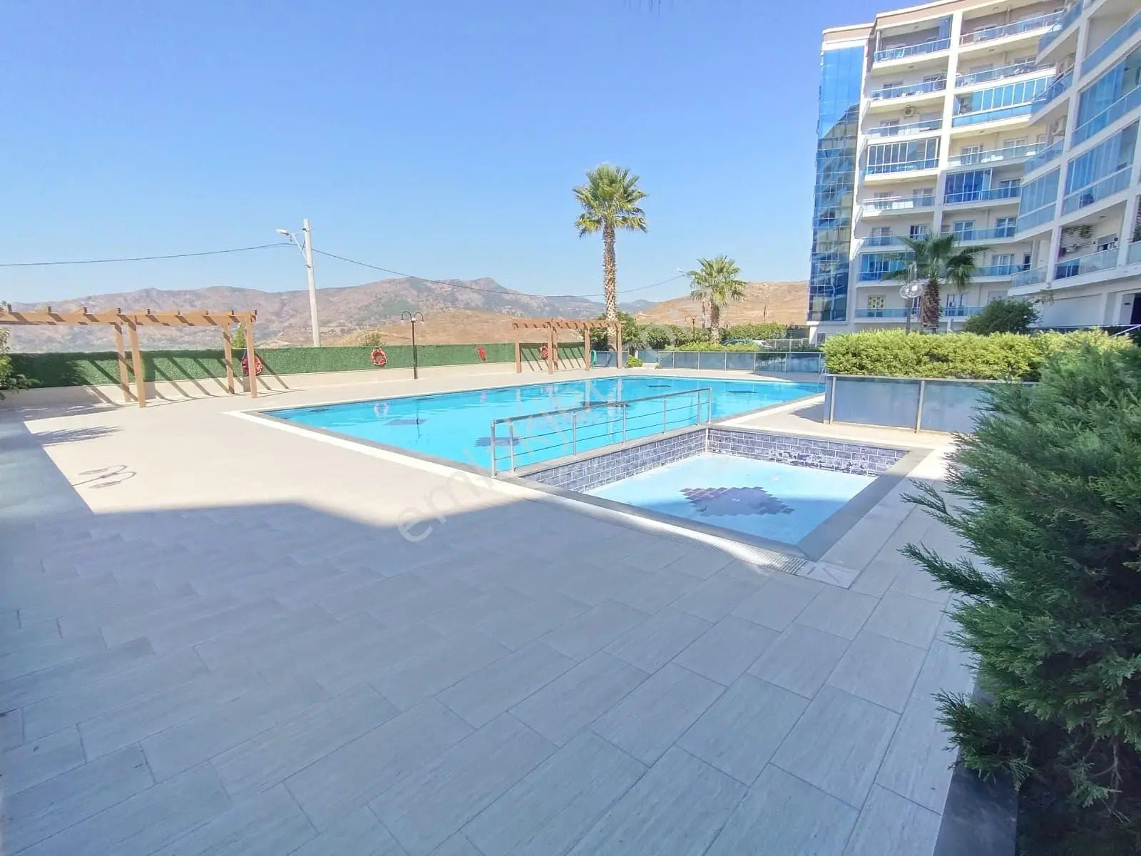 Muga'dan Karabağ Konaklarında,havuz Manzaralı Satılık 2+1 Daire — fotoğraf 3
