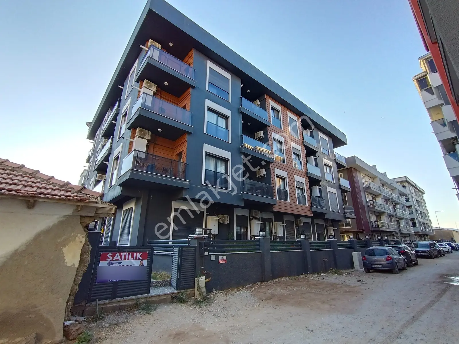 Muga'Dan Seyrek Merkezde Full Eşyalı,Balkonlu Satılık 1+1 Daire