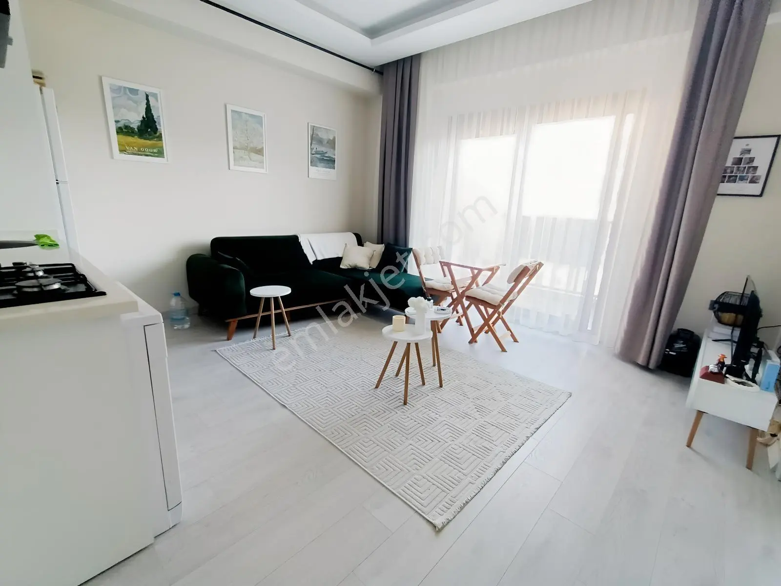 Muga'dan Seyrek Merkezde Full Eşyalı,balkonlu Satılık 1+1 Daire — fotoğraf 3