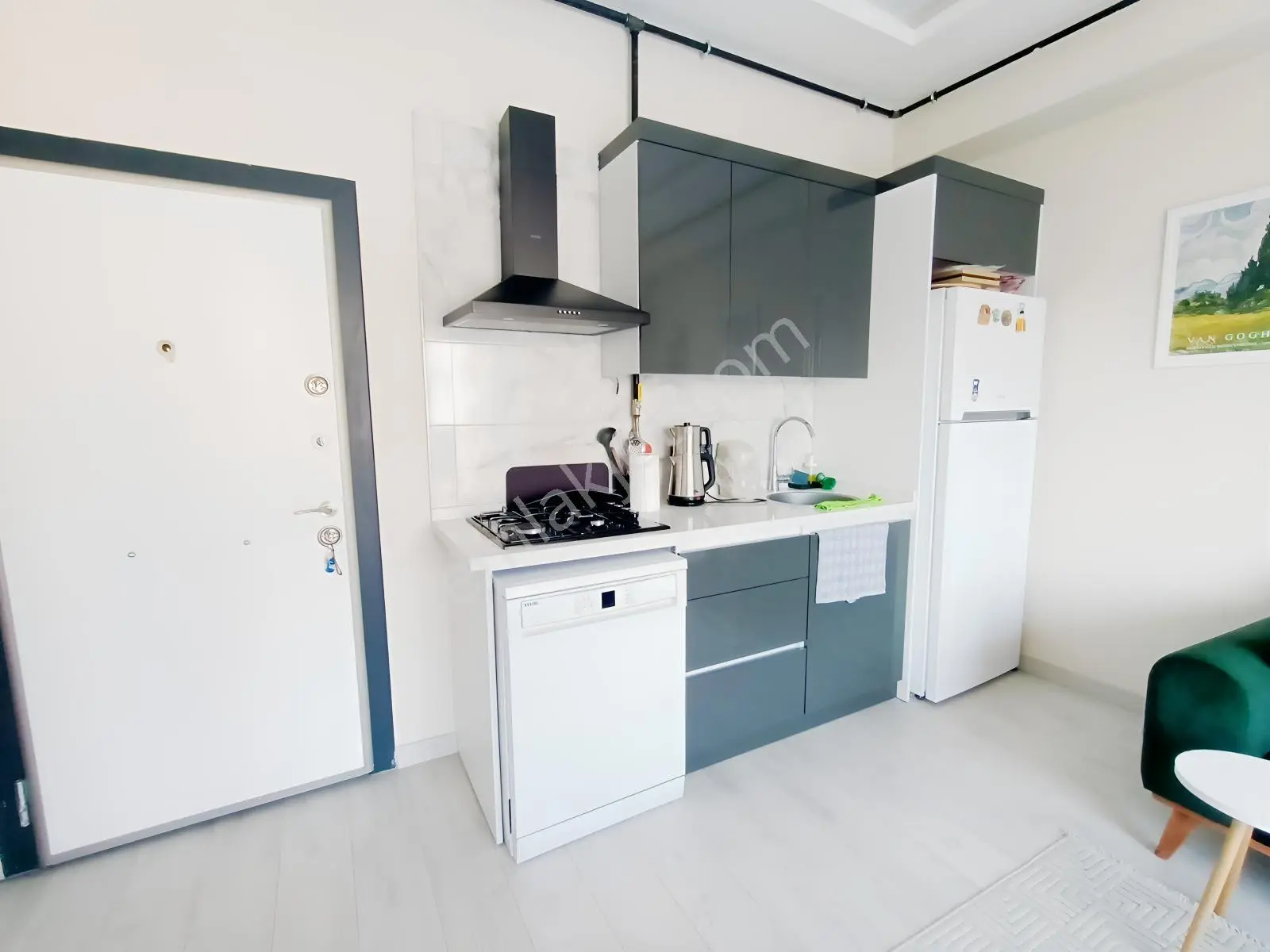 Muga'dan Seyrek Merkezde Full Eşyalı,balkonlu Satılık 1+1 Daire — fotoğraf 6