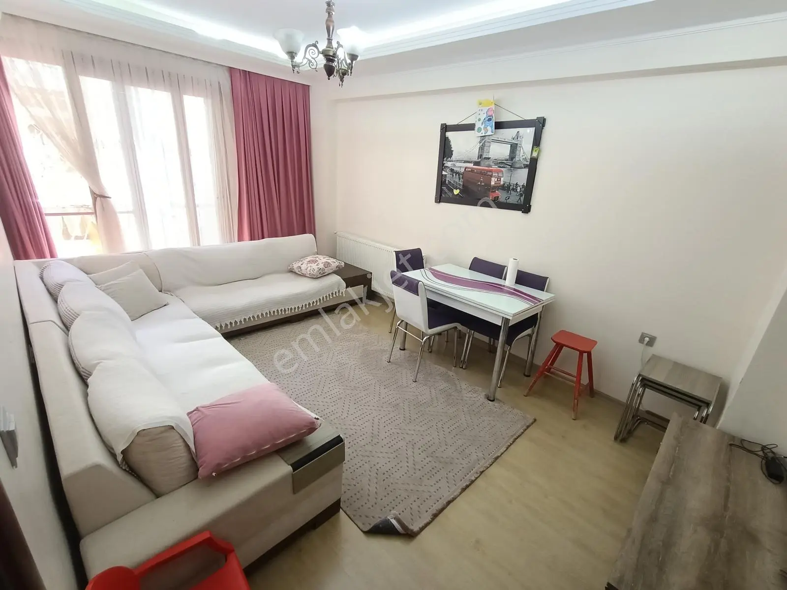 Muga'Dan İzban Ve Cihat Kora Lisesi Yakını Satılık 3+1 Daire