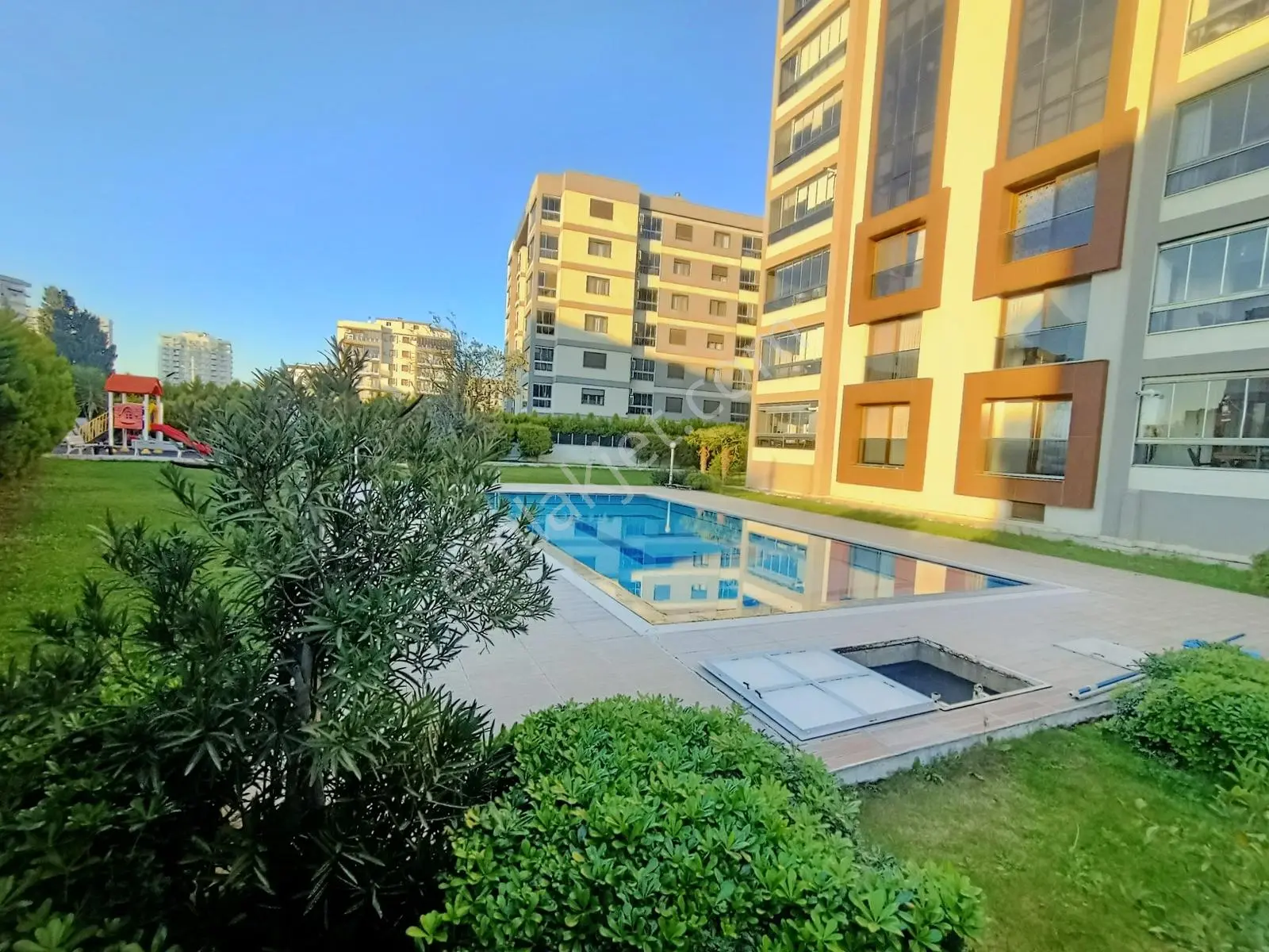 Muga'dan Gencerler Havuzlu Sitede,ebeveyn Banyolu Satılık 3+1 — fotoğraf 2